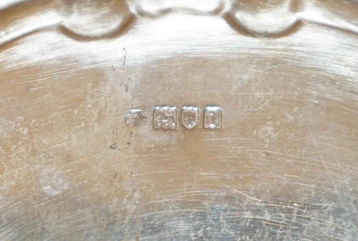 Edoardiano STUNNING 441 GRAMS SOLID STERLING SiLVER SERVING TRADE MADE IN LONDON IN 1904 in vendita