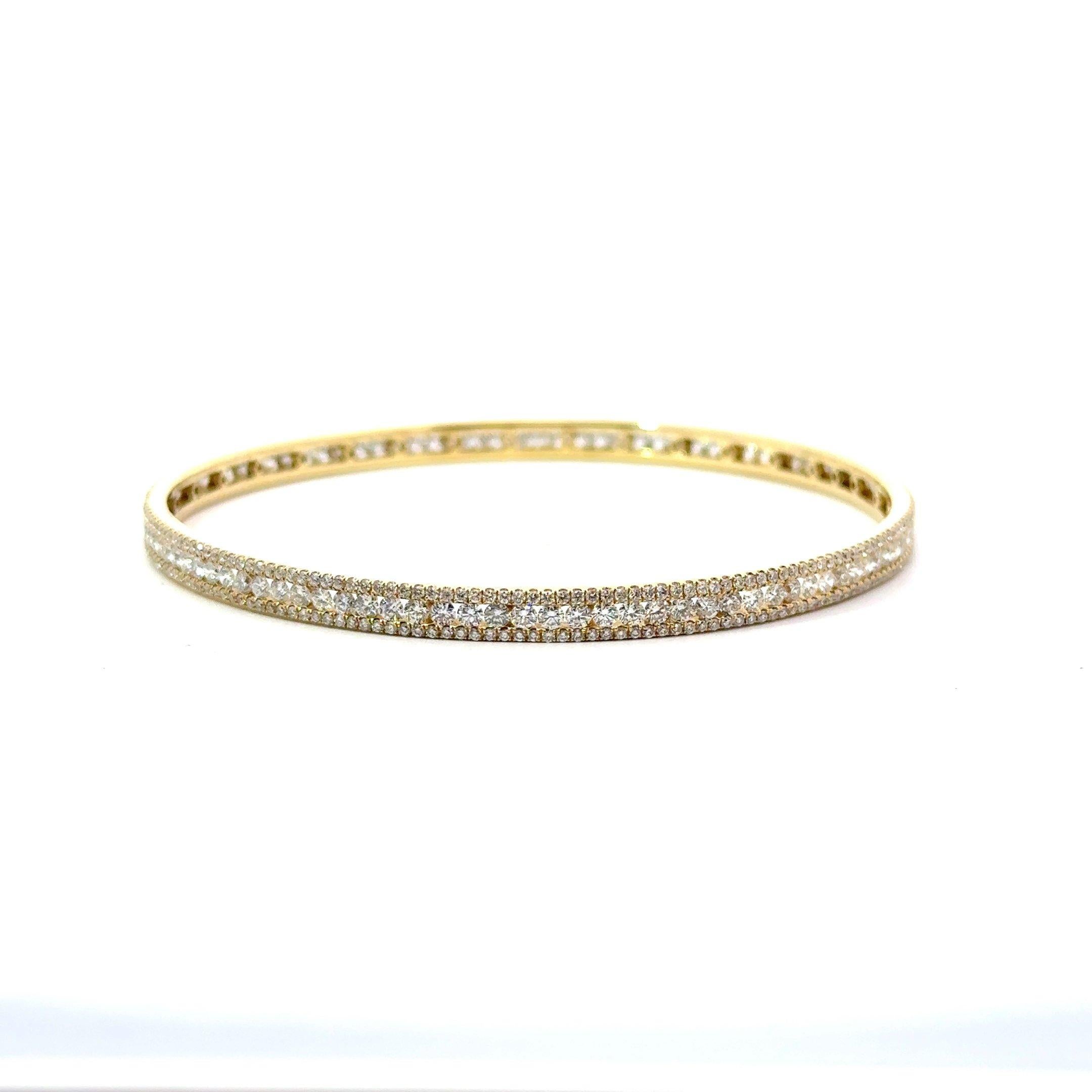Stunning 4.79CT 3 Row Natural Diamond Bangle Bracelet für Damen oder Herren im Angebot