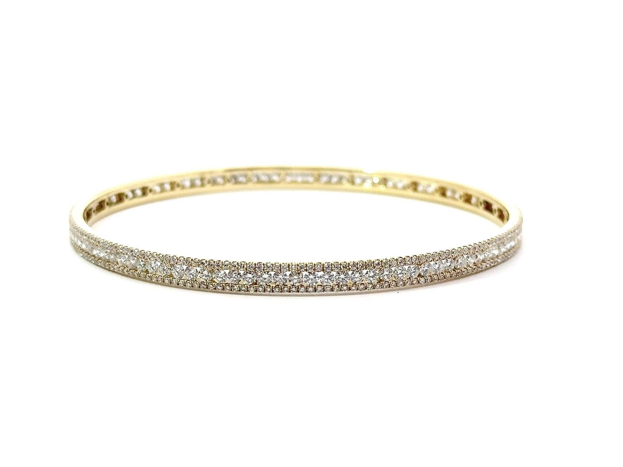 Stunning 4.79CT 3 Row Natural Diamond Bangle Bracelet im Angebot 1