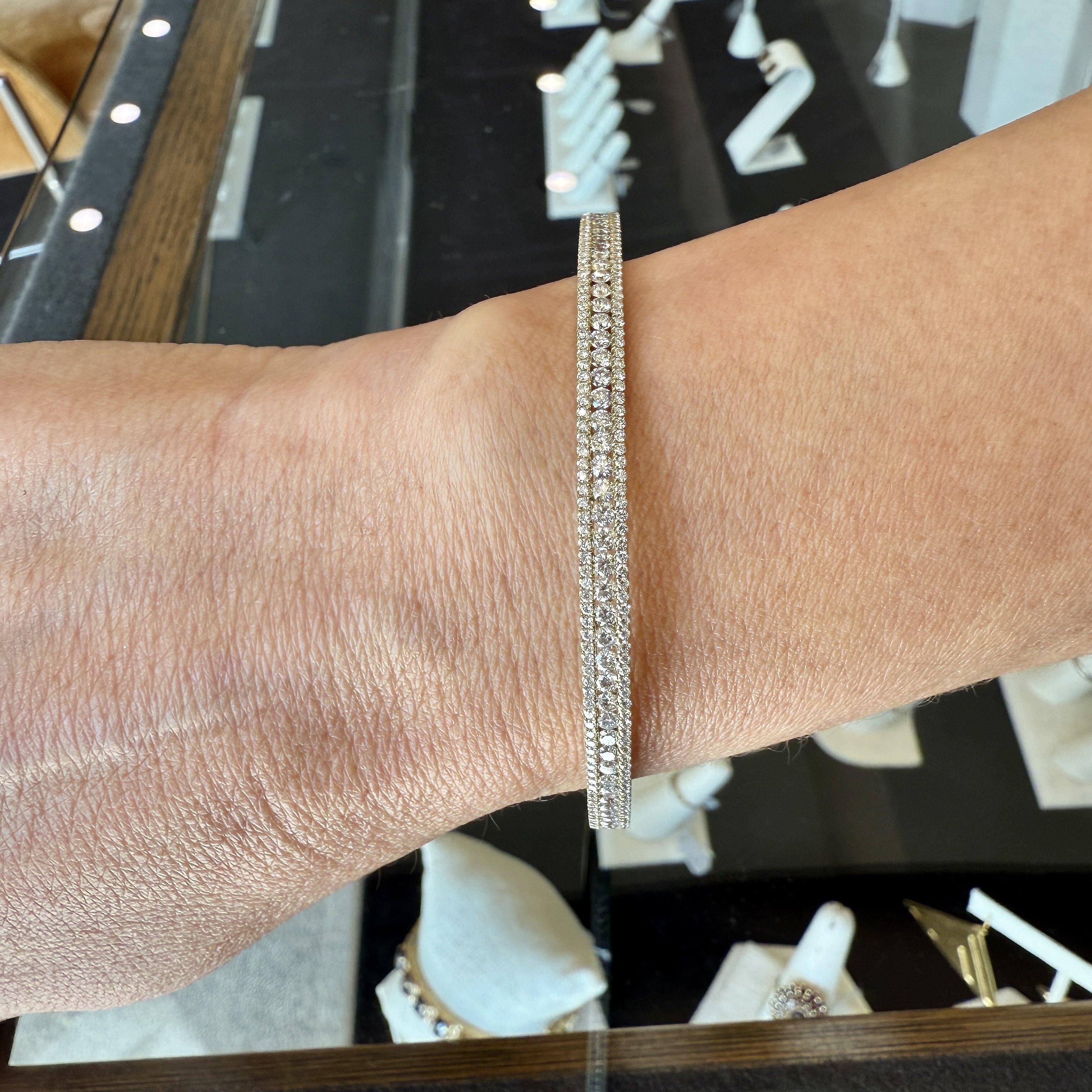 Stunning 4.79CT 3 Row Natural Diamond Bangle Bracelet im Angebot 4