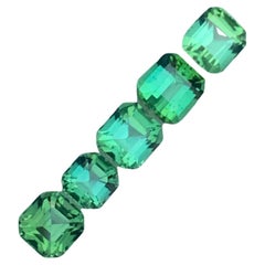 Superbe ensemble de tourmalines naturelles vertes menthe non serties de 4,90 carats avec taille Asscher