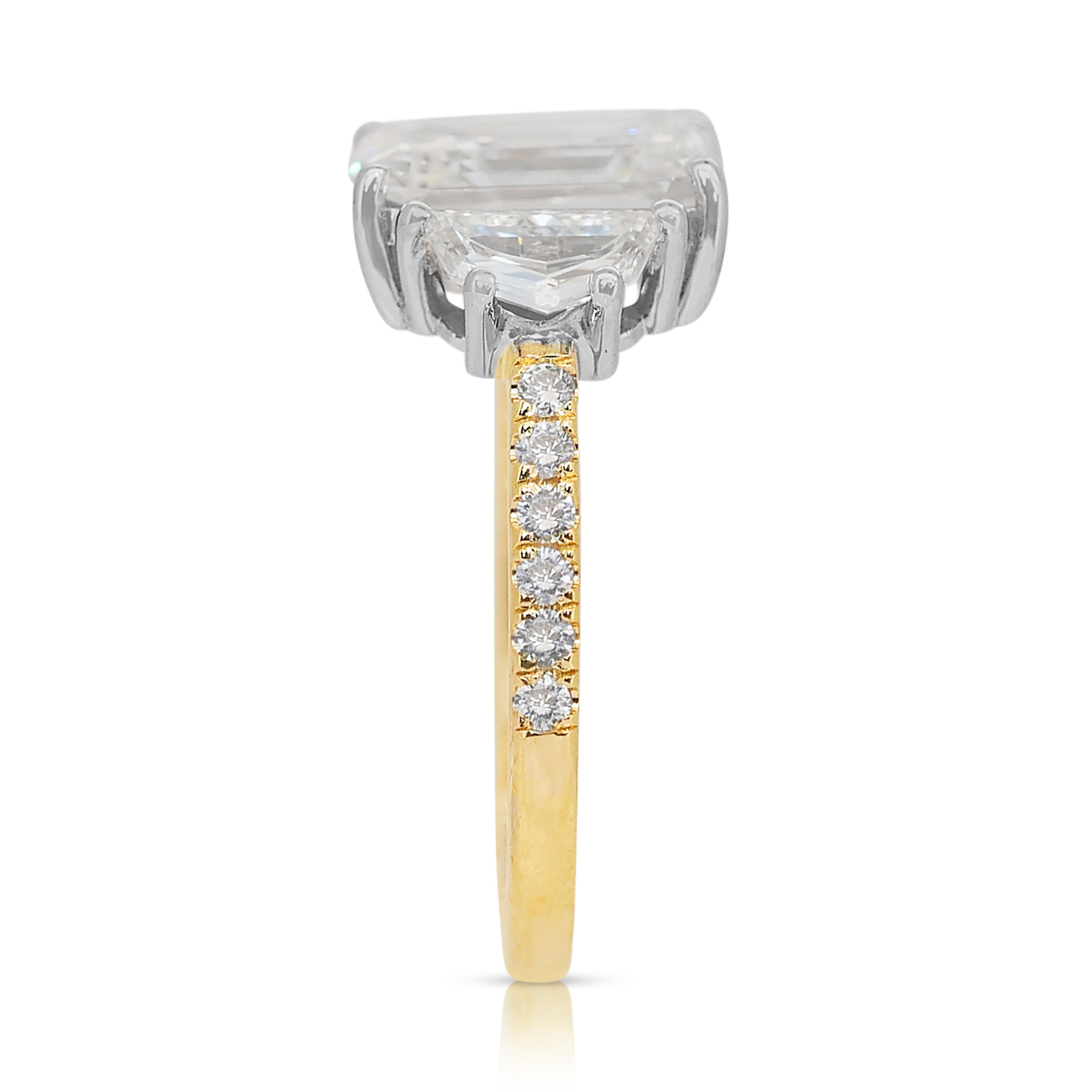 Stunning 4.90ct Diamonds 3-Stone Ring in 18k White and Yellow Gold 1
