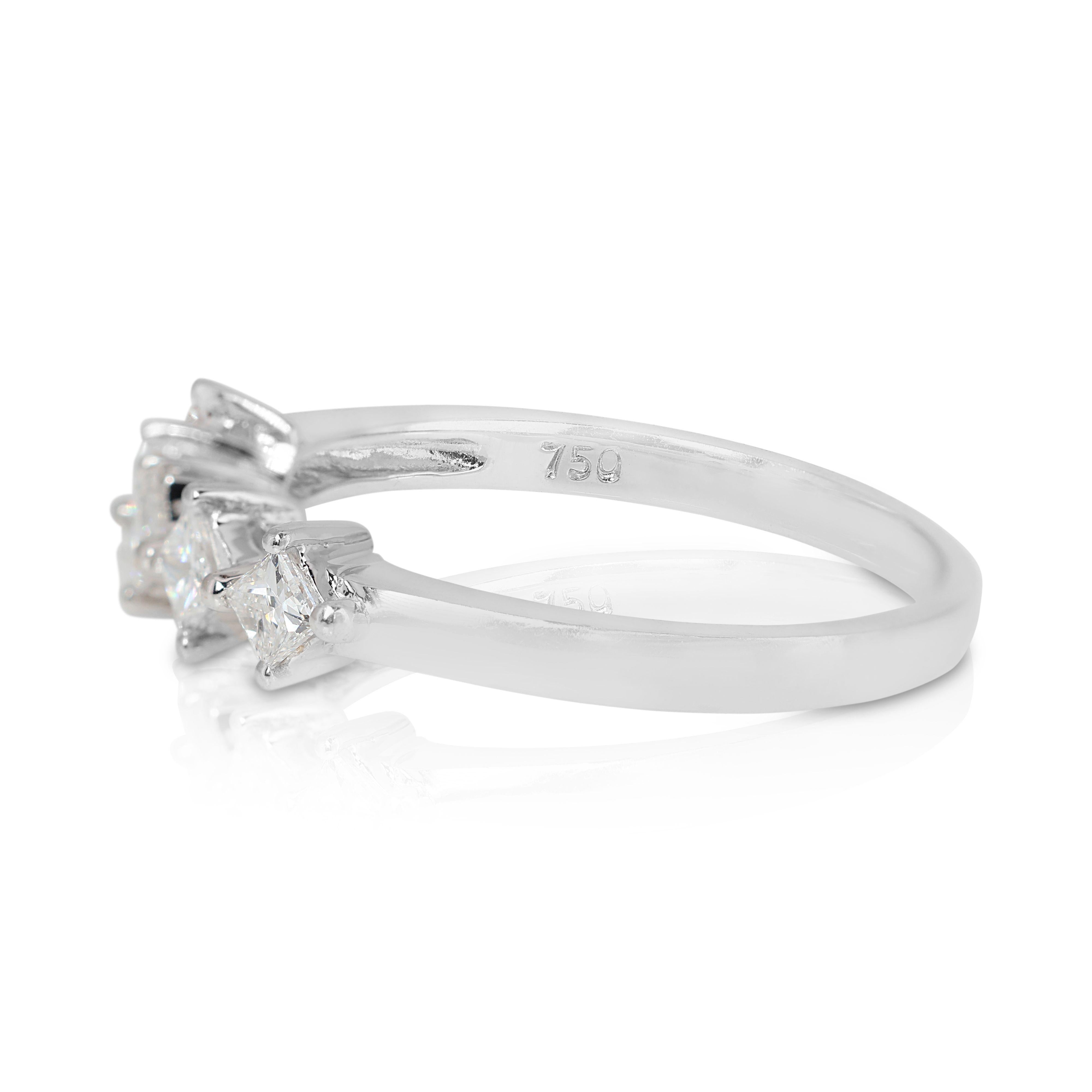 Women's Stunning 5-stone Ring with 0.50ct Natural Diamonds in 18K White Gold For Sale