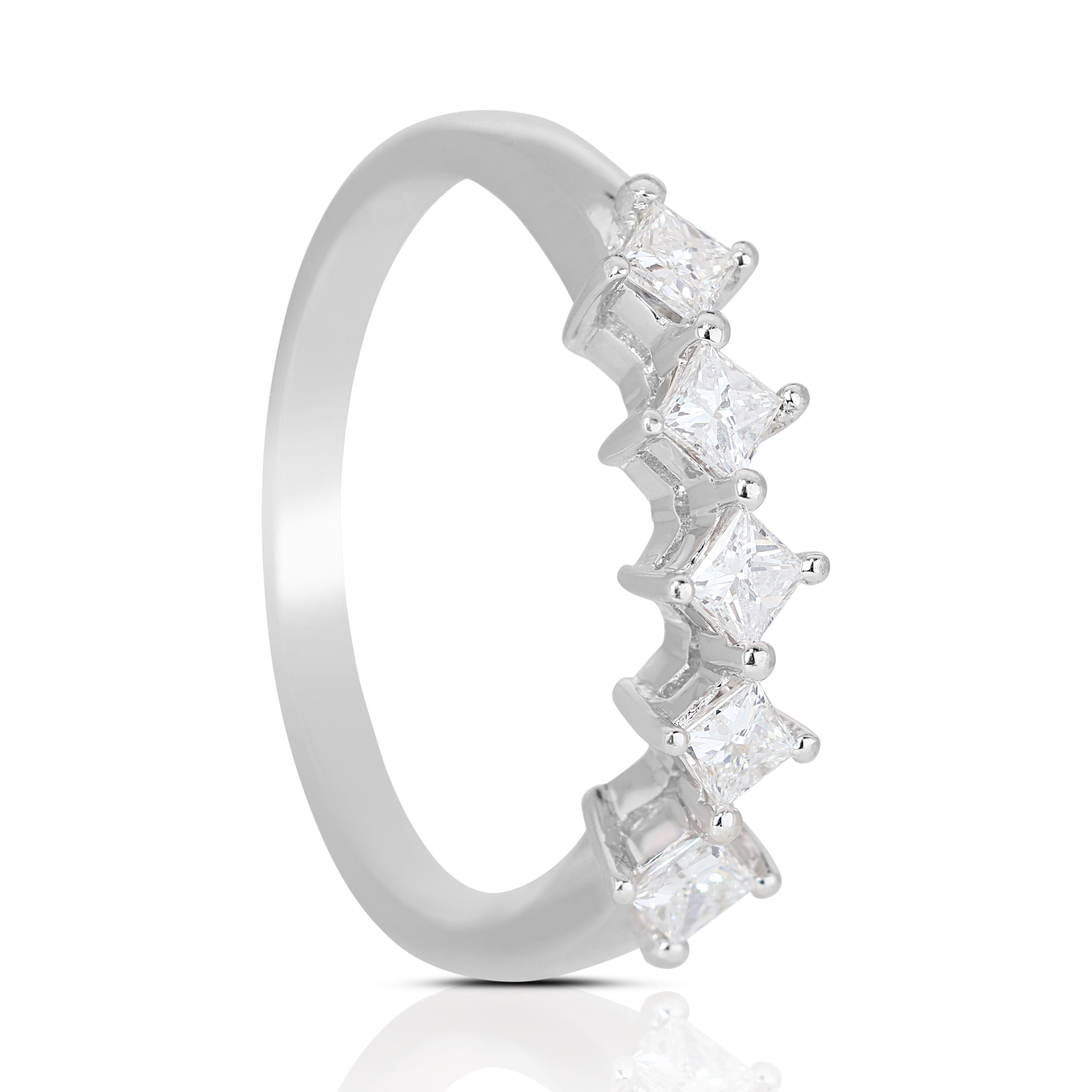 Stunning 5-stone Ring with 0.50ct Natural Diamonds in 18K White Gold For Sale 3