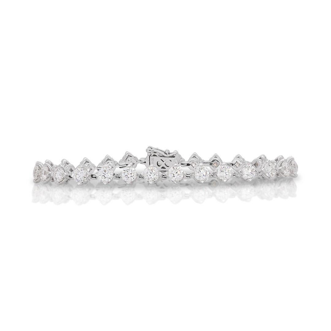 Stunning 5.15ct Tennis Bracelet set in Gleaming 18K White Gold In New Condition For Sale In רמת גן, IL