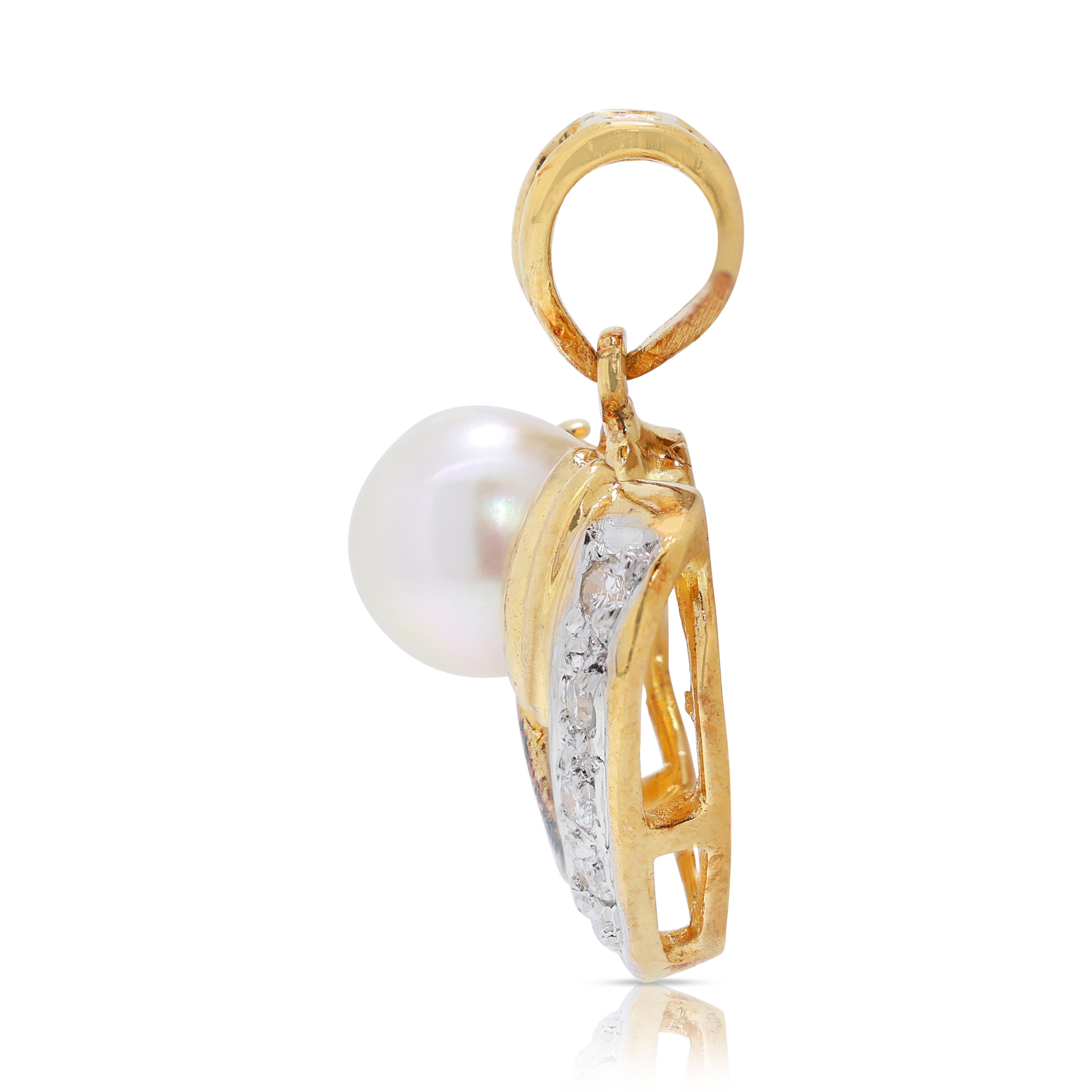 Stunning 5.19mm Akoya Pearl Pendant with Natural Diamonds - Pendant Only In Excellent Condition In רמת גן, IL