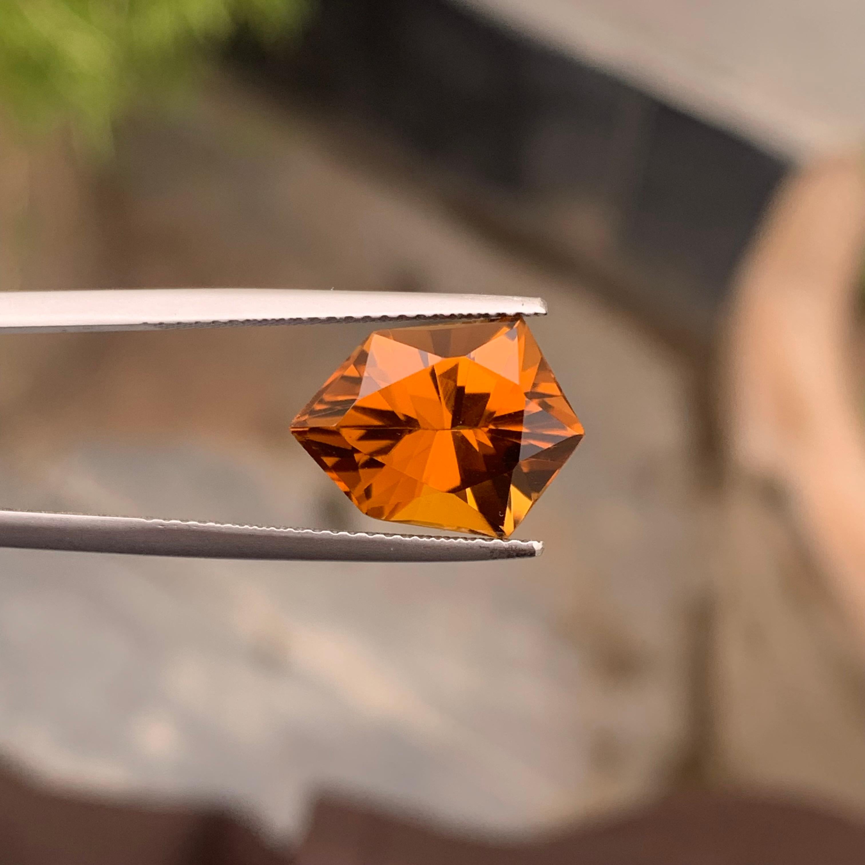 Stunning 5.60 Carat Shield Shape Loose Citrine Gemstone from Brazil For Sale 4