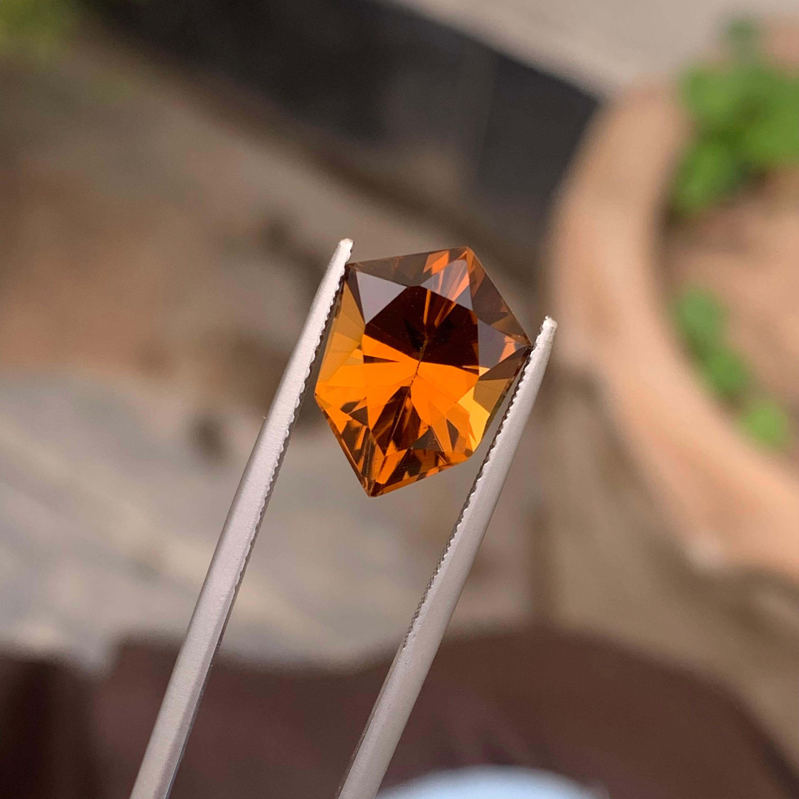 Women's or Men's Stunning 5.60 Carat Shield Shape Loose Citrine Gemstone from Brazil For Sale