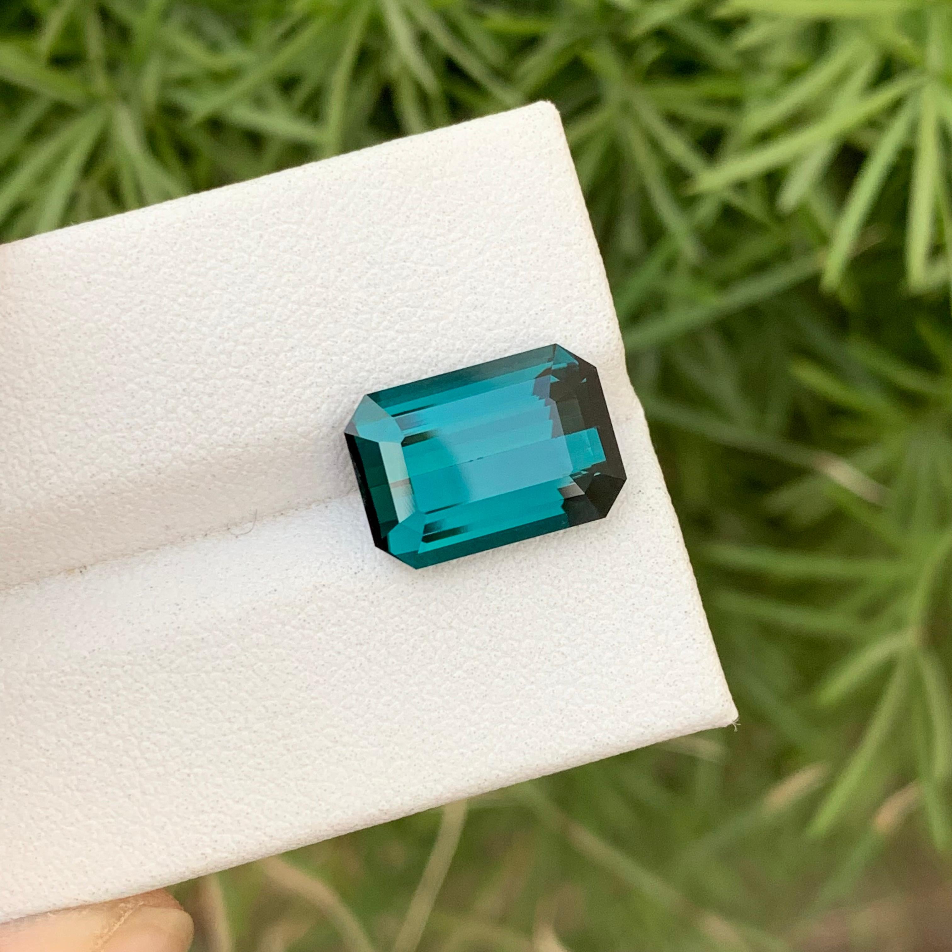 Superbe tourmaline indicolite naturelle en forme d'émeraude de 5,60 carats en vente 4