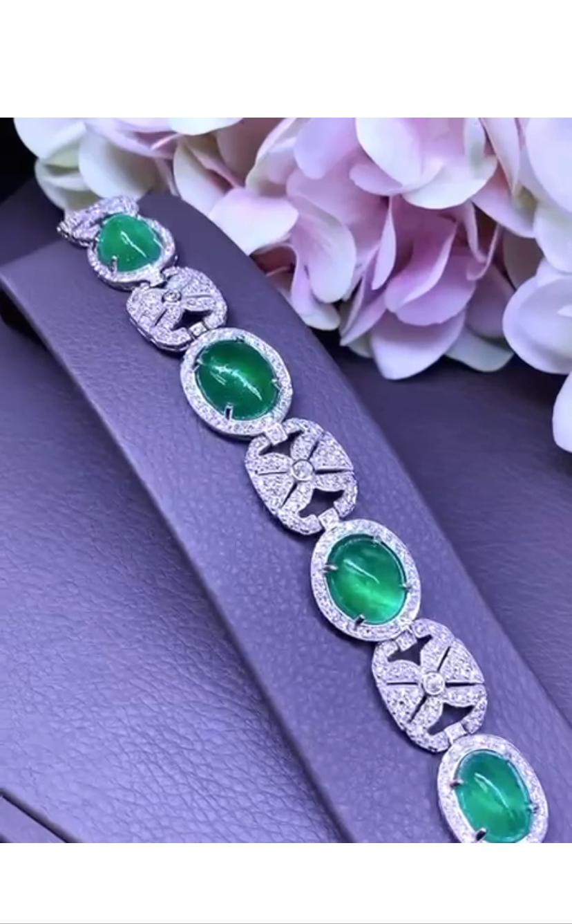 From red carpet collection, Art Deco style bracelet in 18k gold with 4 pieces of natural Zambia emeralds , cabochon cut, 52 carats, and natural diamonds top quality 7,50 carats F/VS.
High quality . Handcrafted by artisan goldsmith.
Excellent