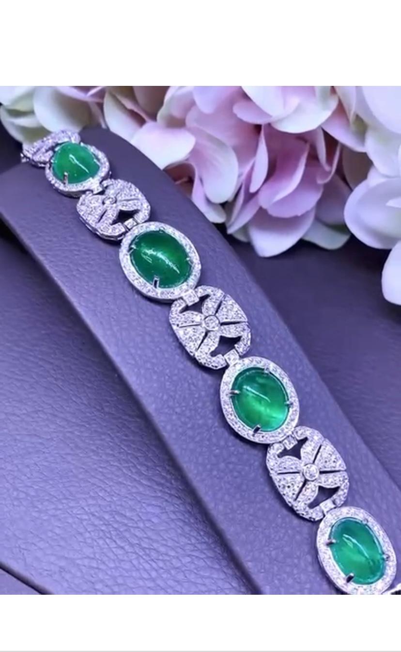 Art Deco Stunning 59, 50 Carats of Zambia Emeralds and Diamonds on Bracelet in Gold For Sale