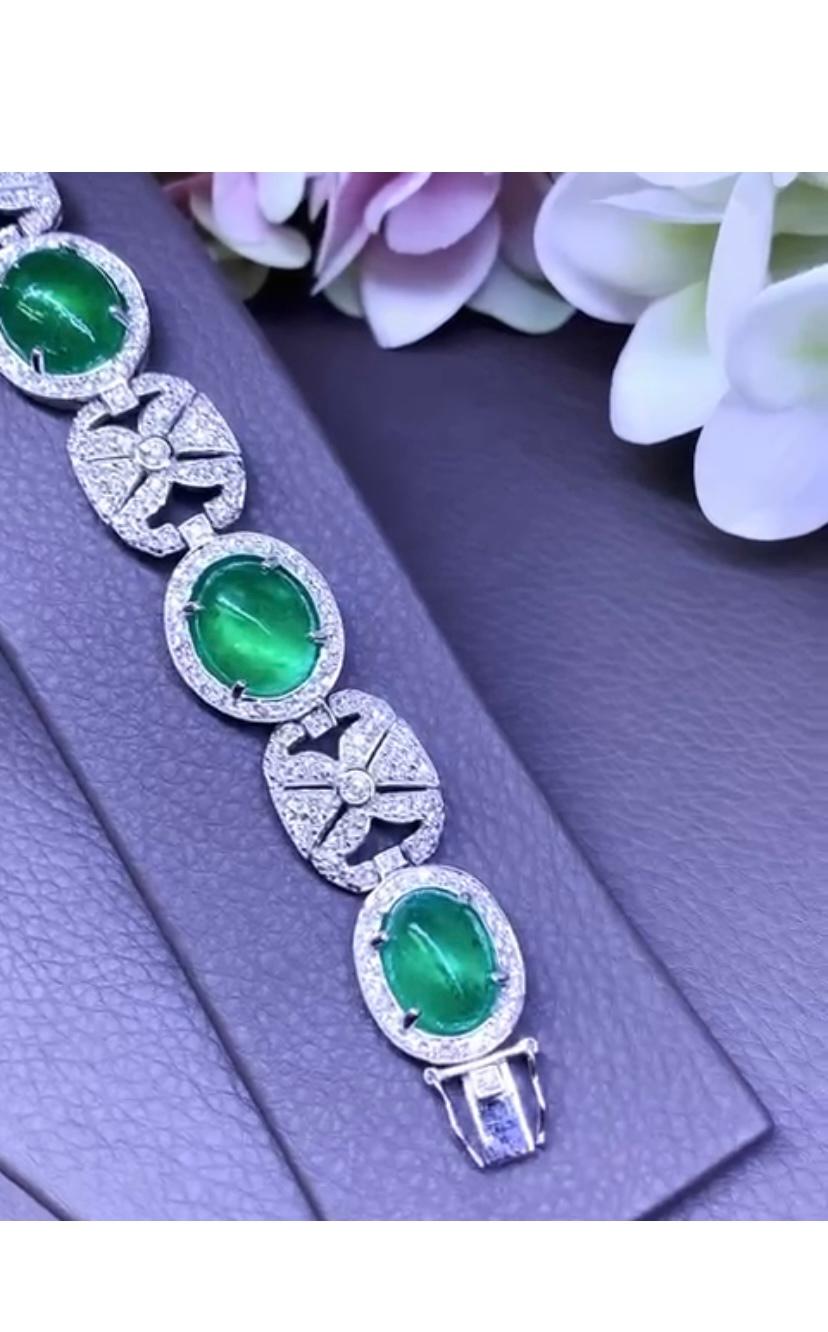 Art Deco Stunning 59, 50 Carats of Zambia Emeralds and Diamonds on Bracelet in Gold For Sale