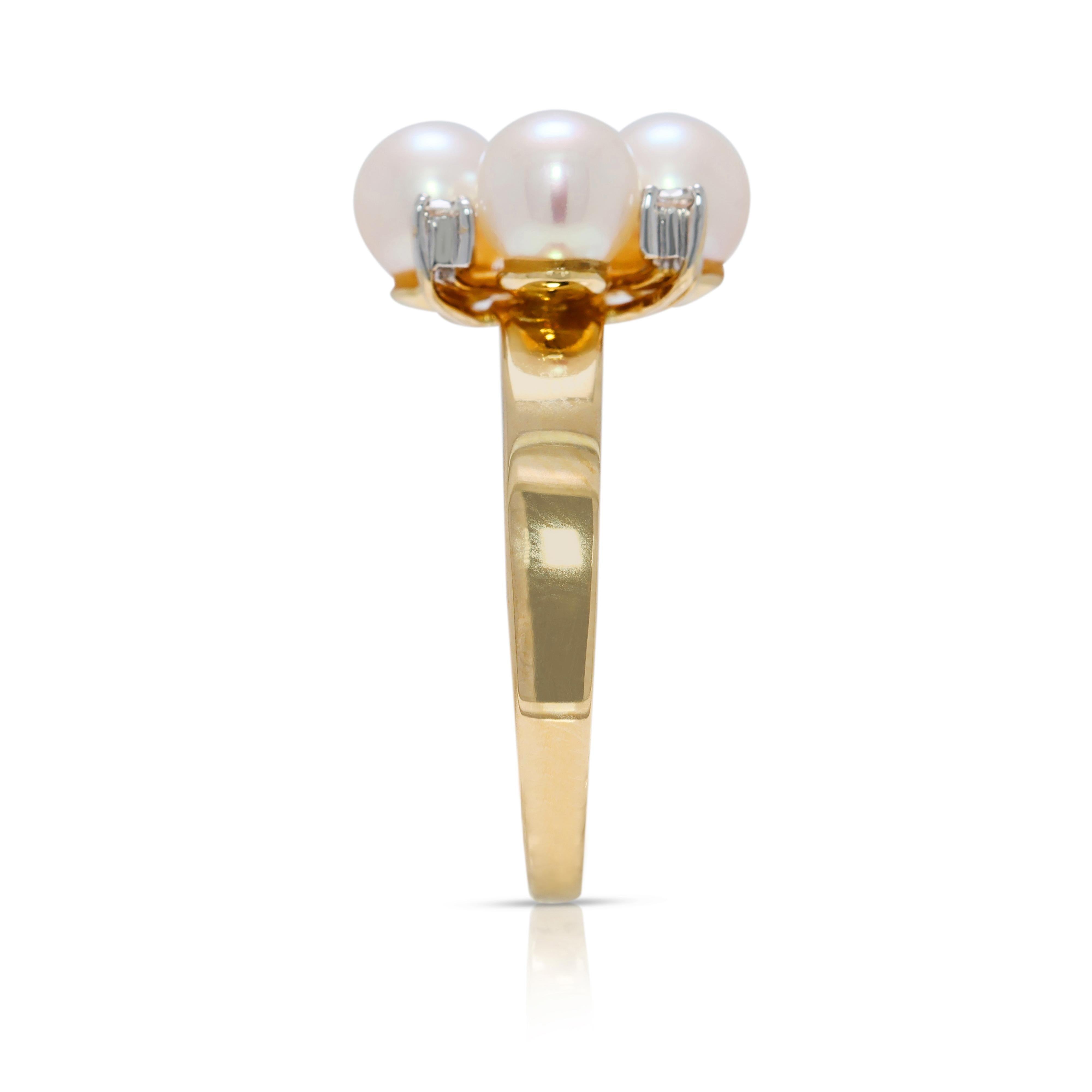 Atemberaubender 5mm Akoya Perlen & 0,1ct natürlicher Diamant Cluster Ring in 18K Gelbgold Damen im Angebot