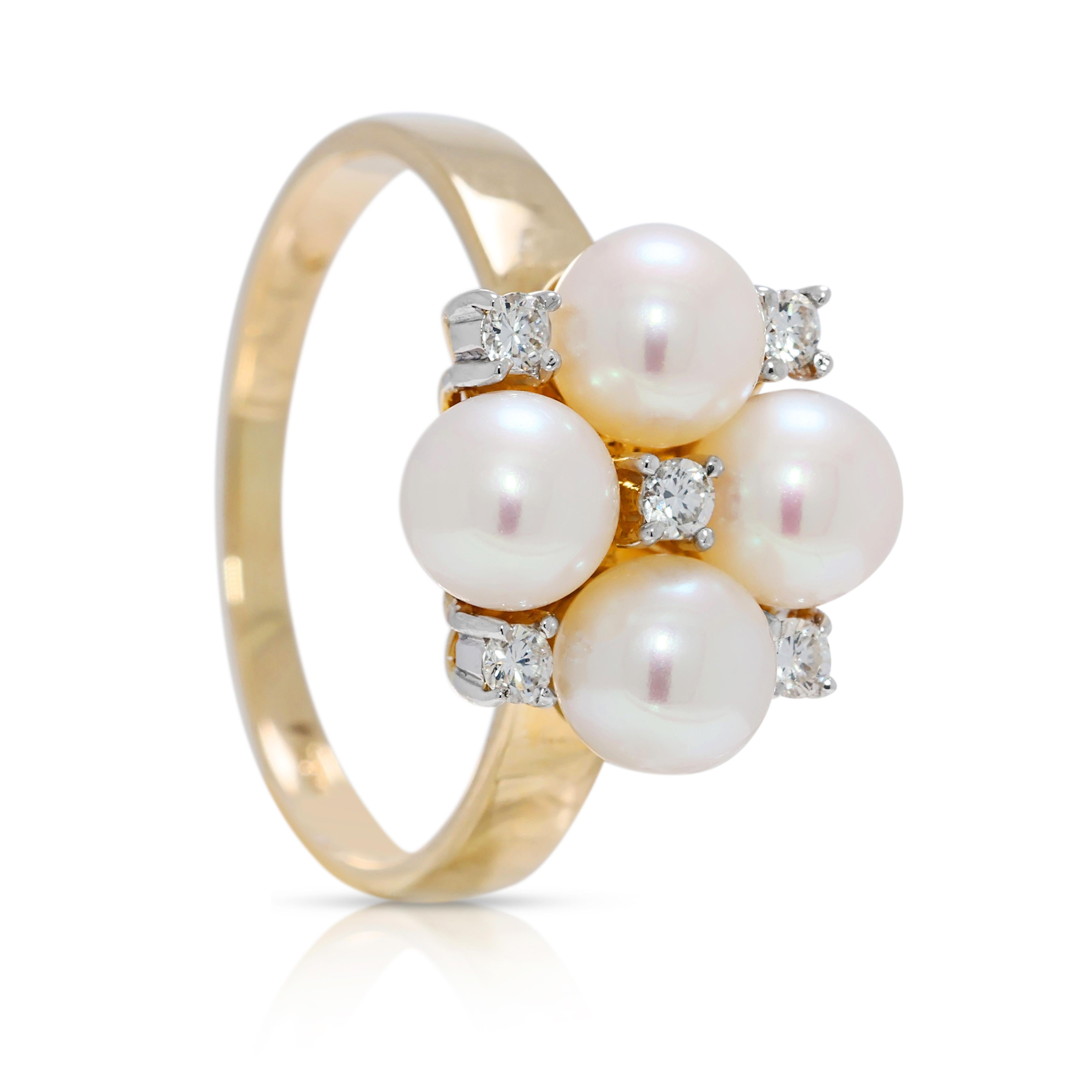 Atemberaubender 5mm Akoya Perlen & 0,1ct natürlicher Diamant Cluster Ring in 18K Gelbgold im Angebot 1
