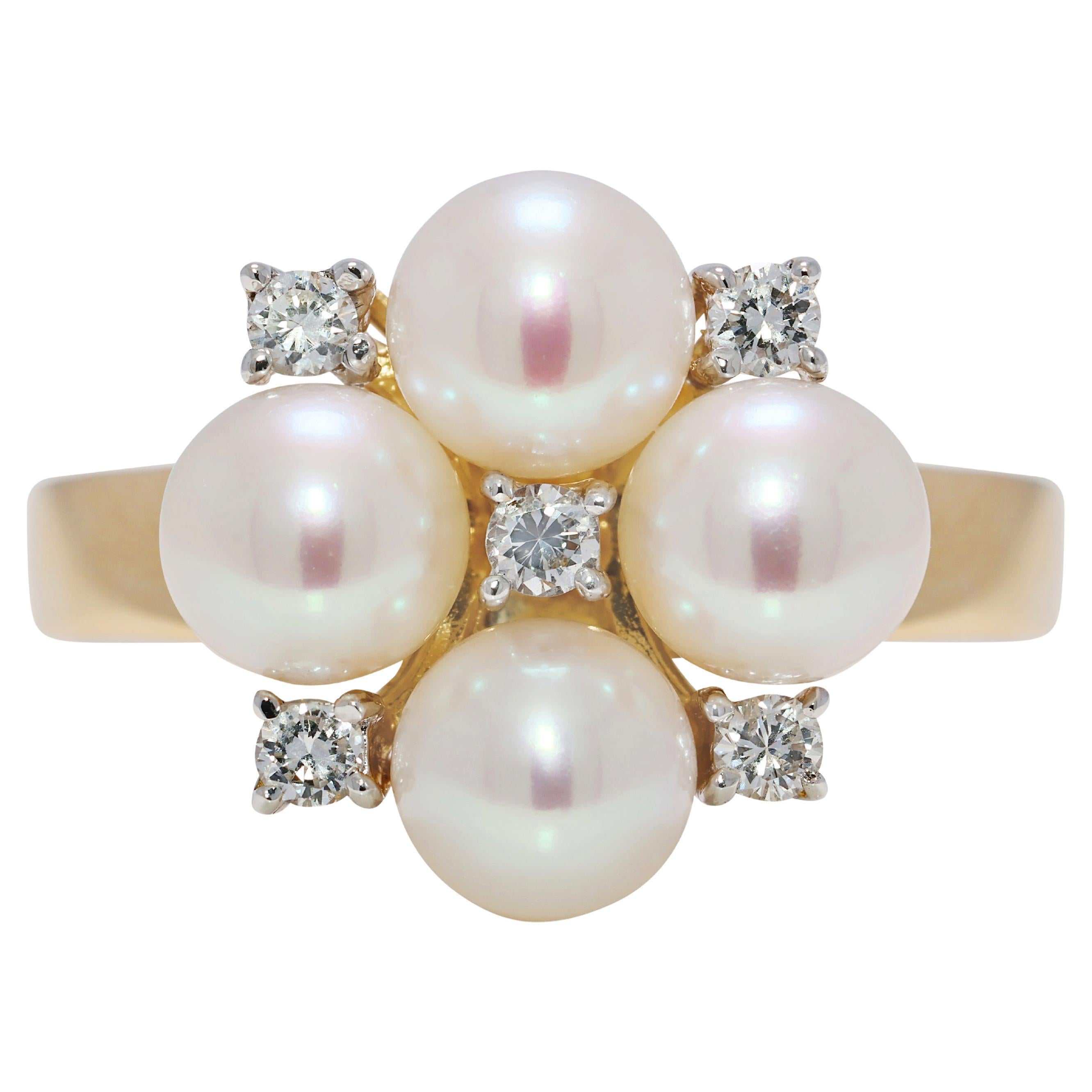 Atemberaubender 5mm Akoya Perlen & 0,1ct natürlicher Diamant Cluster Ring in 18K Gelbgold