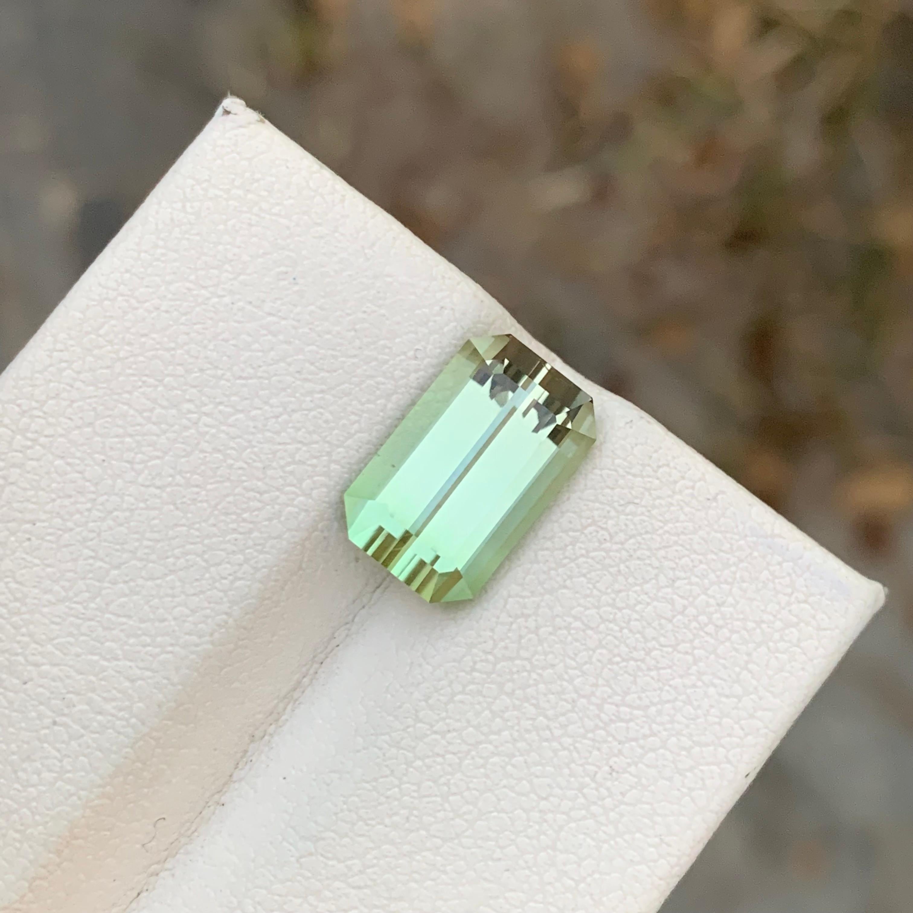 Stunning 6.10 Carats Natural Loose Tourmaline Light Green Color Ring Gem  For Sale 2