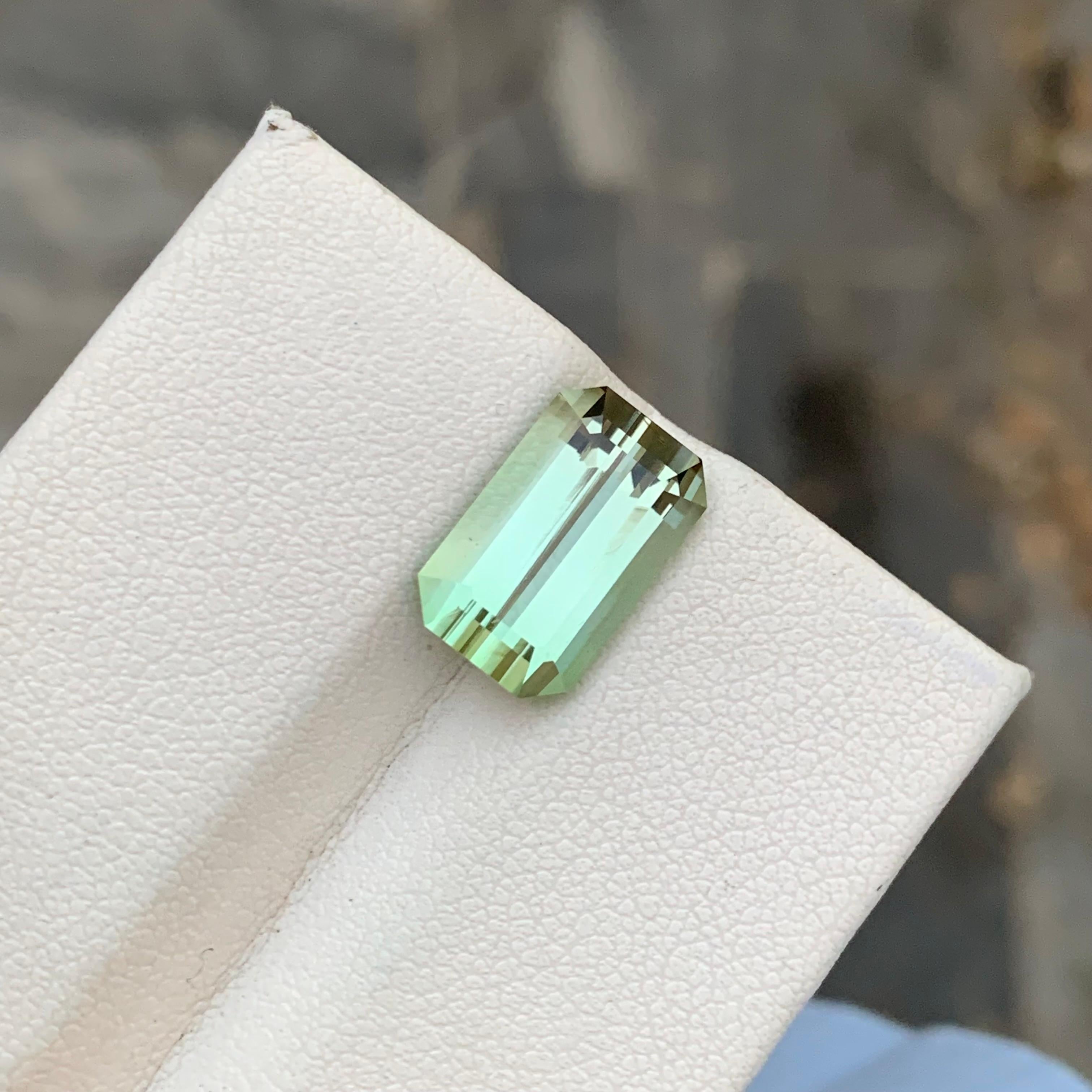 Women's or Men's Stunning 6.10 Carats Natural Loose Tourmaline Light Green Color Ring Gem  For Sale