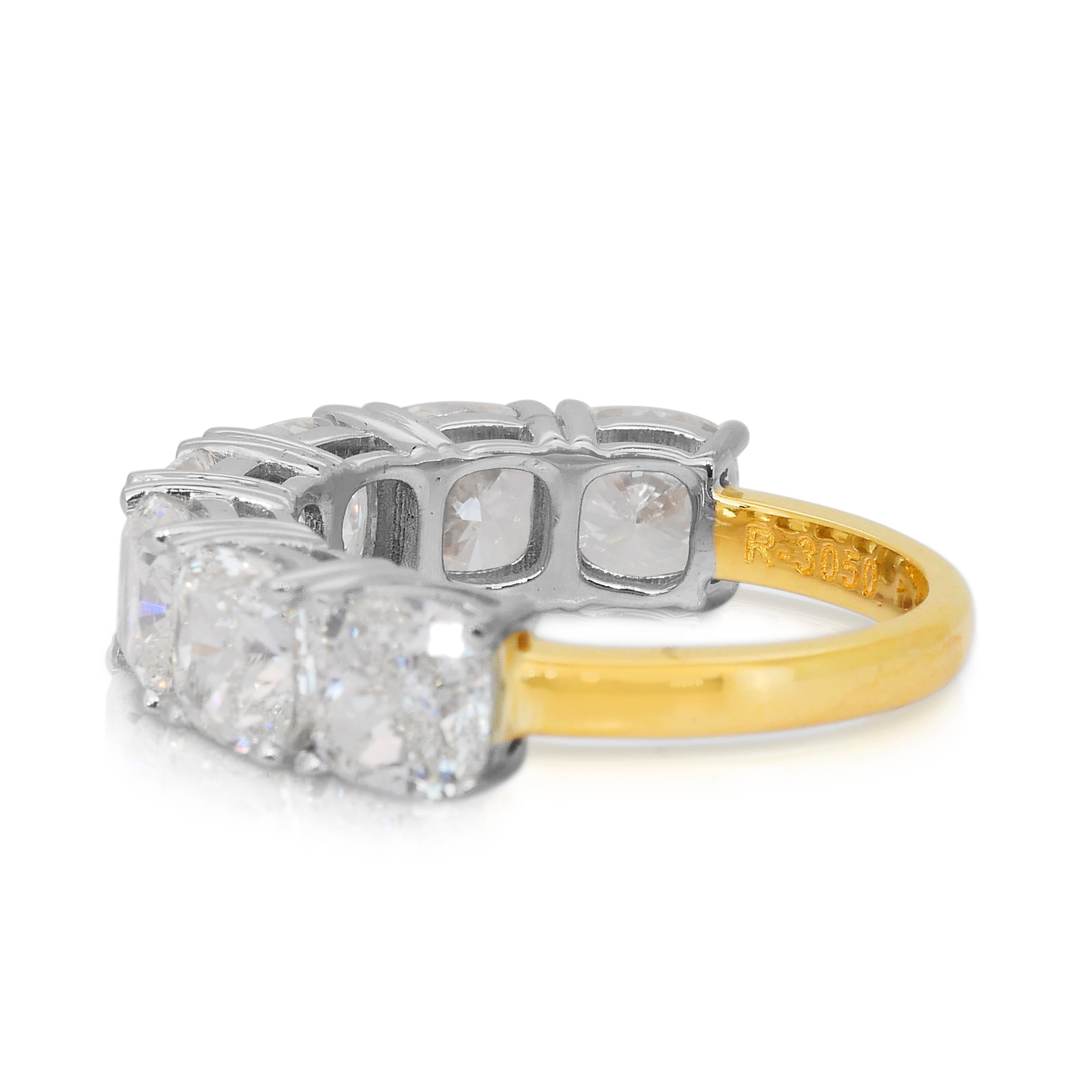 Stupendo anello con 7 pietre di diamanti da 6,37 carati in oro bianco e giallo 18 carati - certificato IGI In condizioni Nuovo in vendita a רמת גן, IL