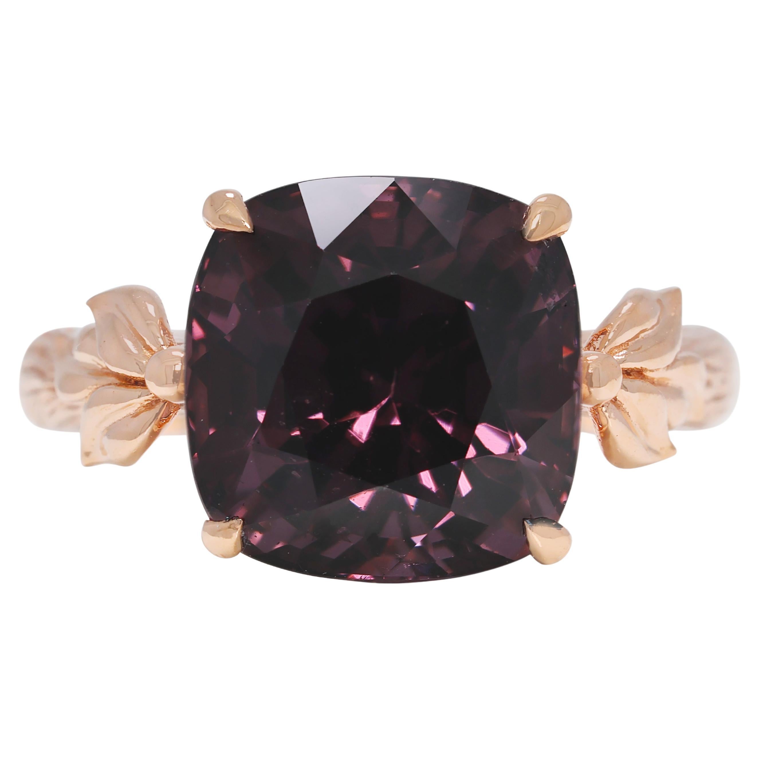 Impresionante Anillo de Espinela Rosa-Púrpura de 6,5ct en Oro Rosa de 18K - Certificado NGI en venta