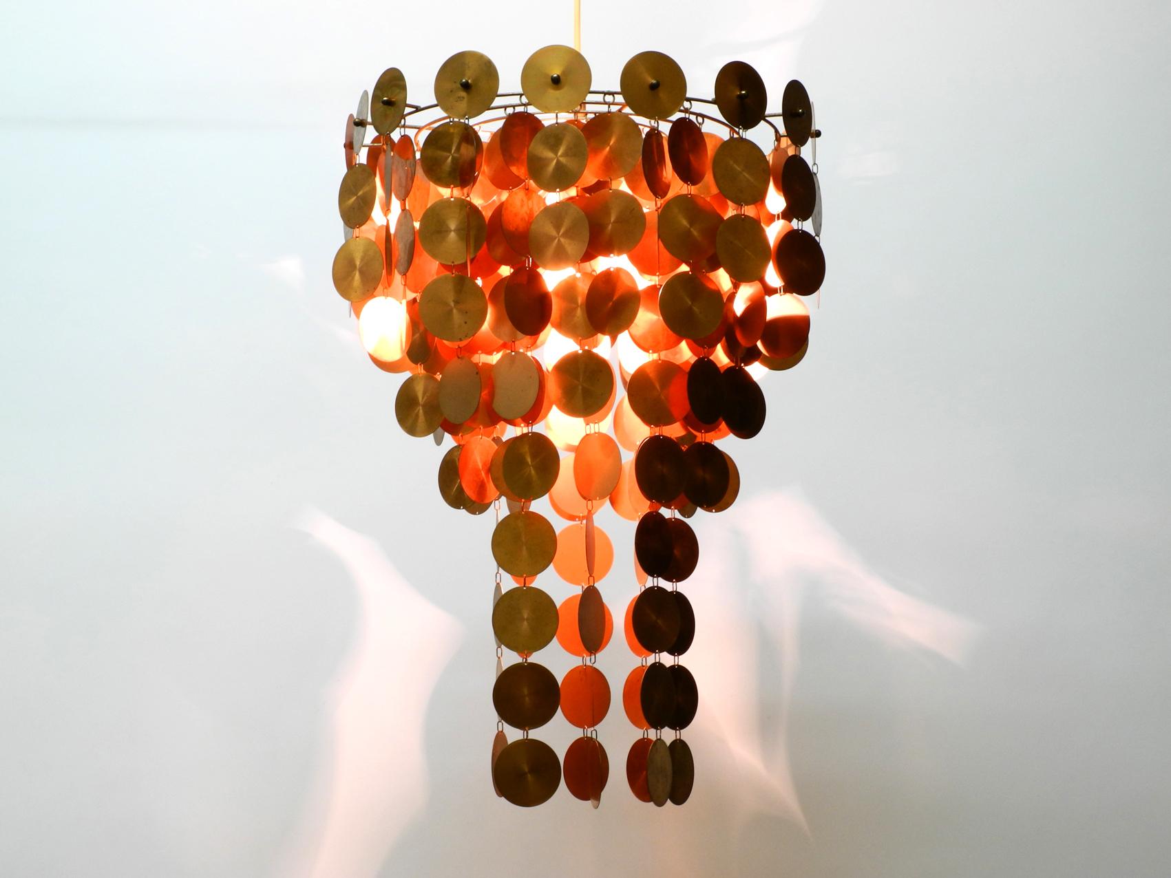 Beautiful very extraordinary 1970s Pop Art XXL ceiling lamp made of hanging thick copper discs.
Exceptional 1970s design and very high quality manufactured. All copper disks are attached to each other by metal rings. Creates a very nice interesting