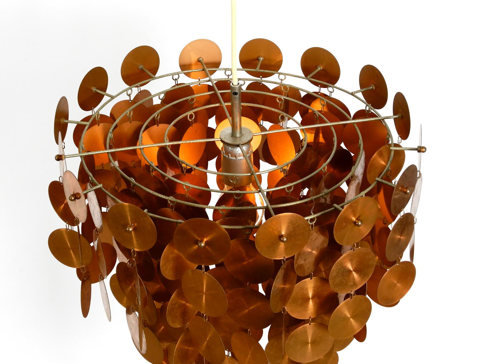 Stunning 1970s Pop Art Extra Large Lamp with Copper Discs Arranged as a Grape In Good Condition For Sale In München, DE