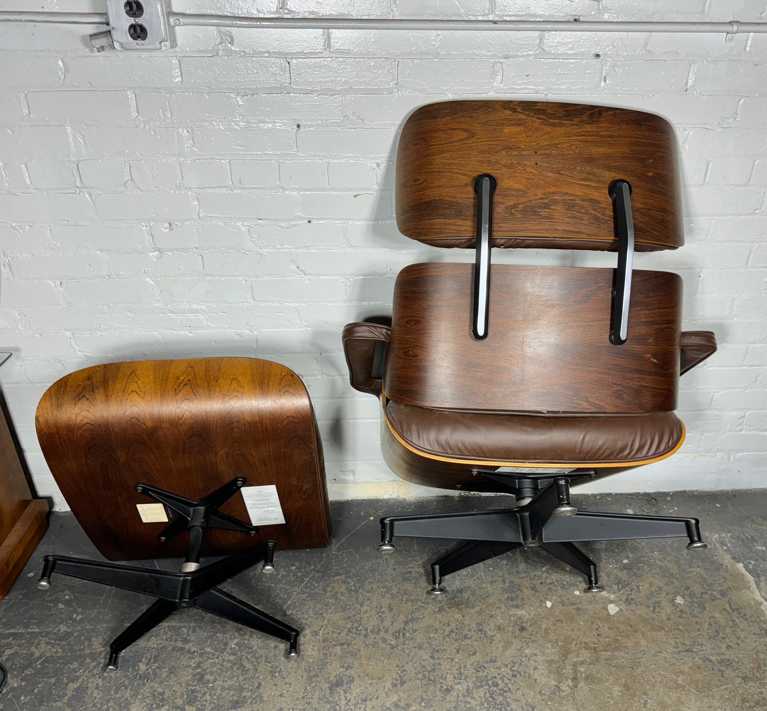 Mid-Century Modern Stunning 70's Rosewood Eames Lounge Chair & Ottoman For Herman Miller