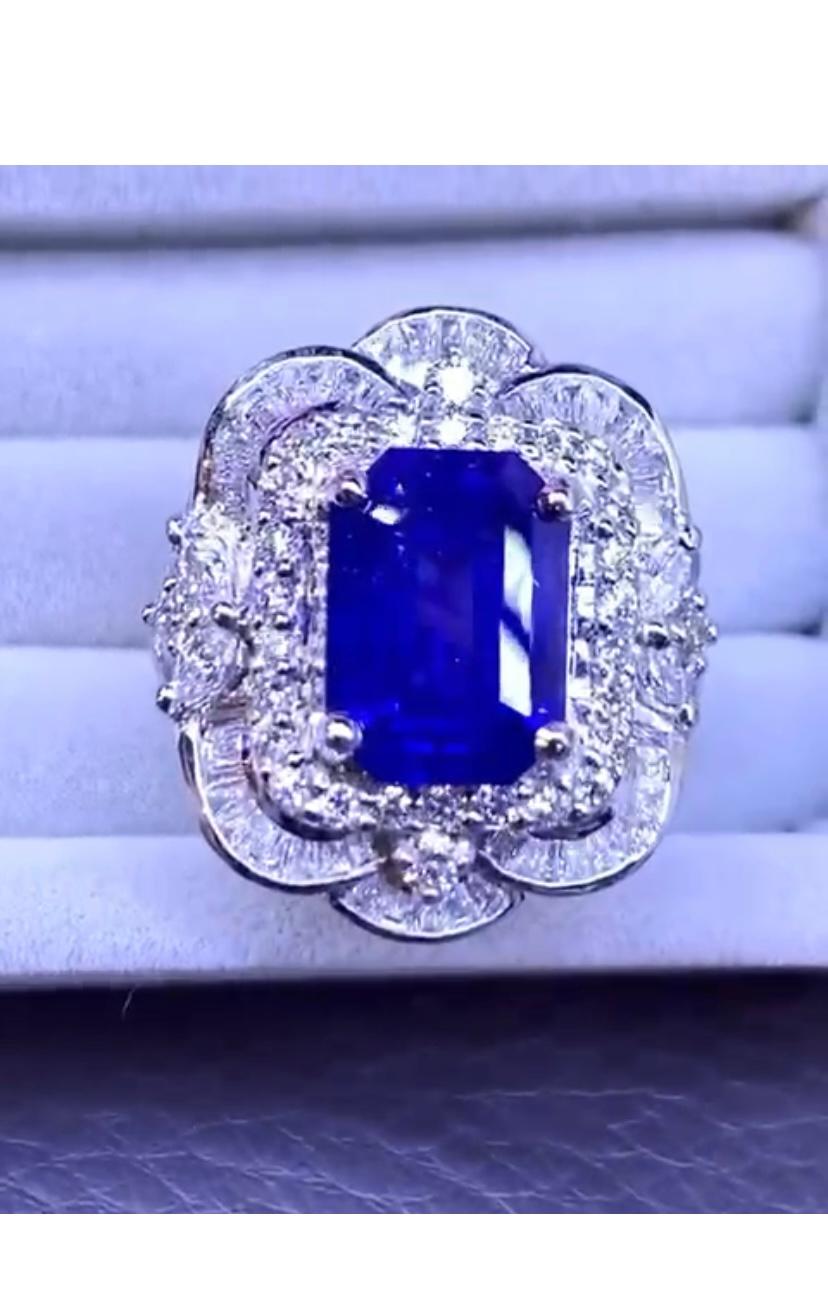 Stunning 7.21 of Royal Blue Ceylon Sapphire and Diamonds on Ring For Sale 3