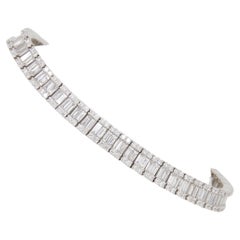 Superbe bracelet de diamants baguettes et ronds en or blanc 18 carats, d'une valeur de 7,44 ct. 