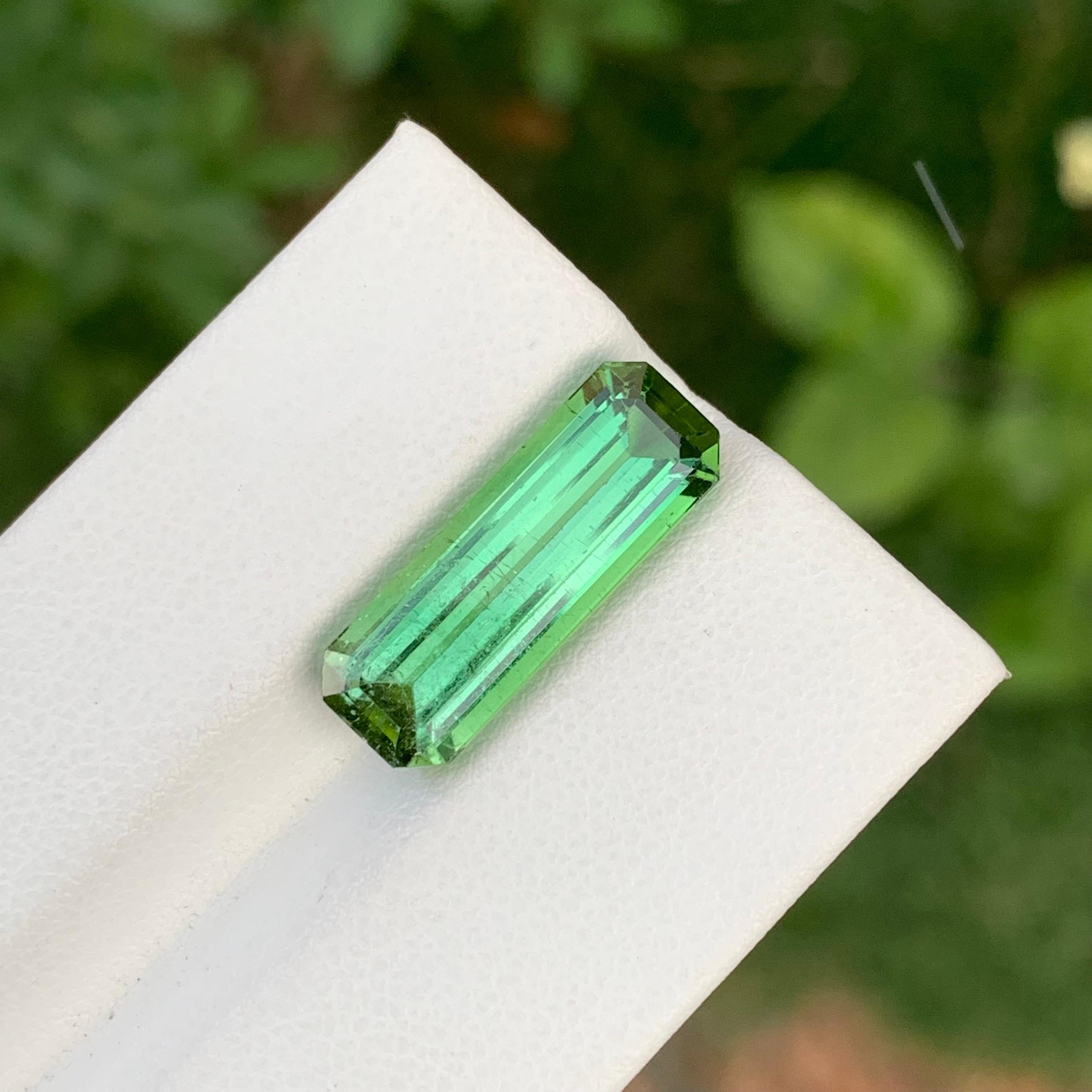 Impresionante Turmalina verde menta suelta natural de 7,50 quilates forma esmeralda larga en venta 5