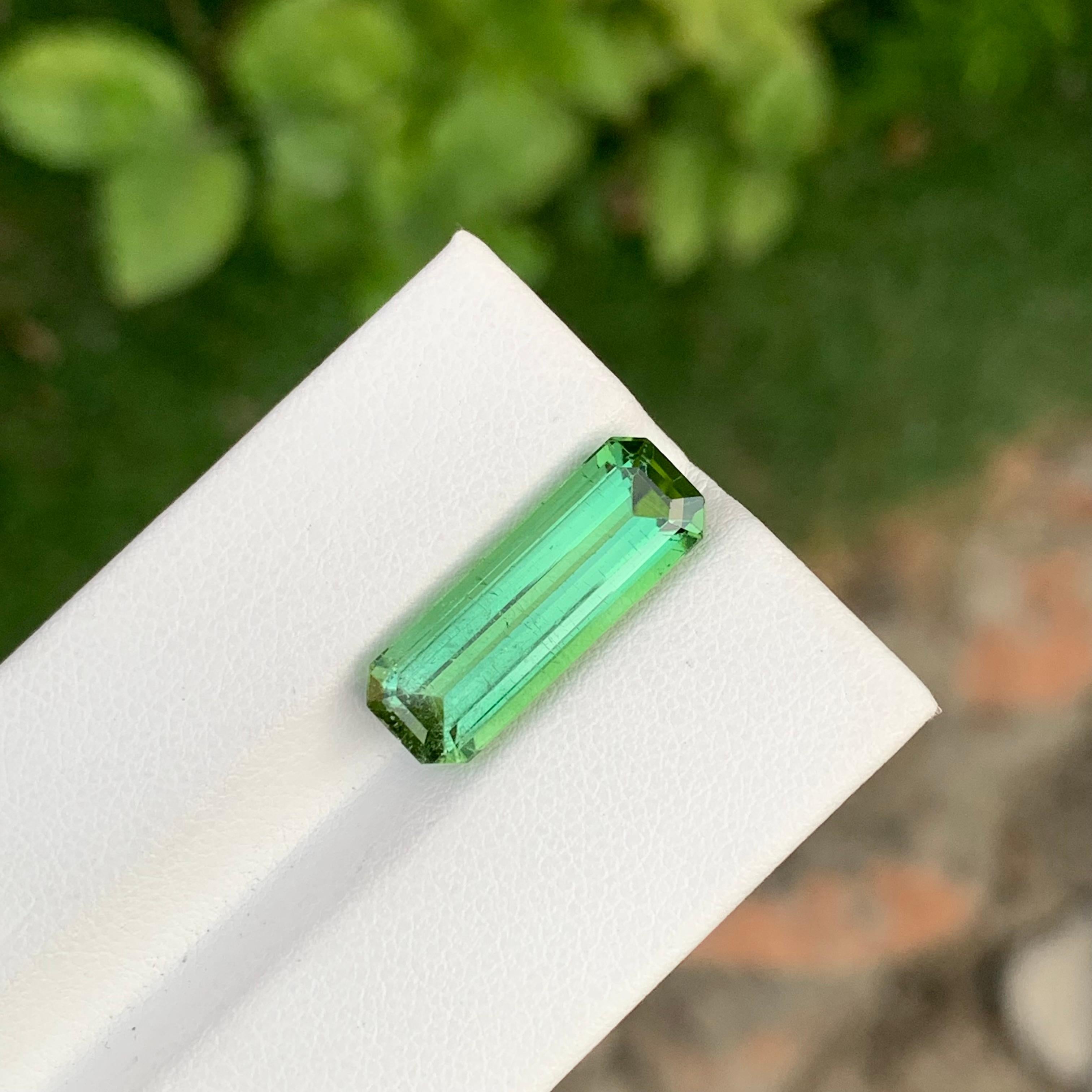 Impresionante Turmalina verde menta suelta natural de 7,50 quilates forma esmeralda larga en venta 7
