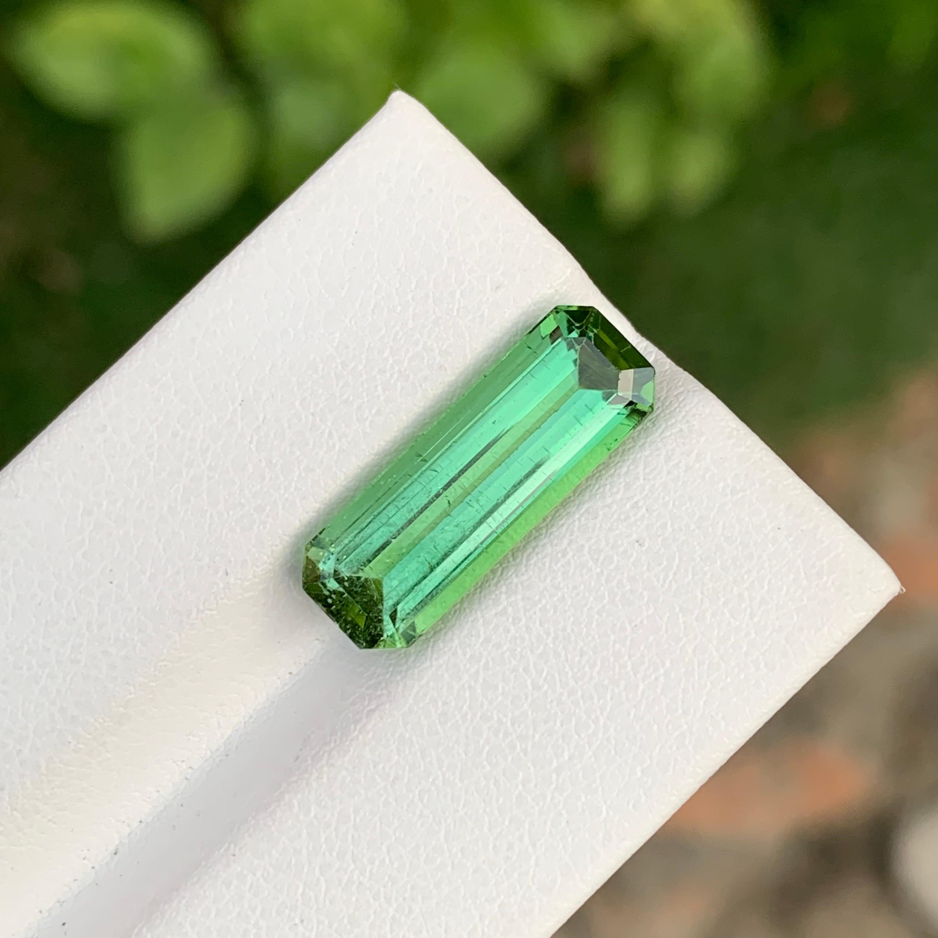 Impresionante Turmalina verde menta suelta natural de 7,50 quilates forma esmeralda larga en venta 8