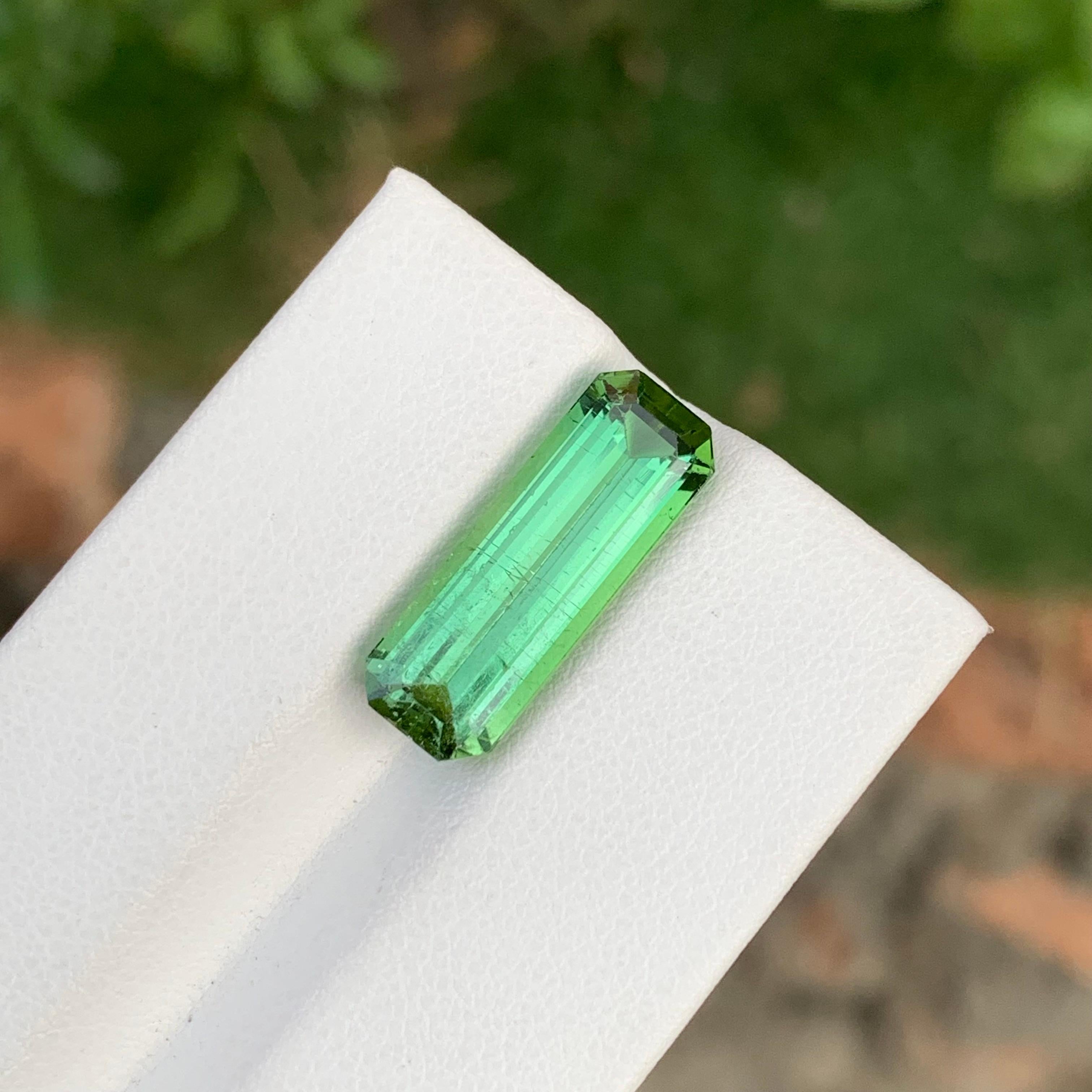Women's or Men's Stunning 7.50 Carats Natural Loose Mint Green Tourmaline long Emerald Shape For Sale