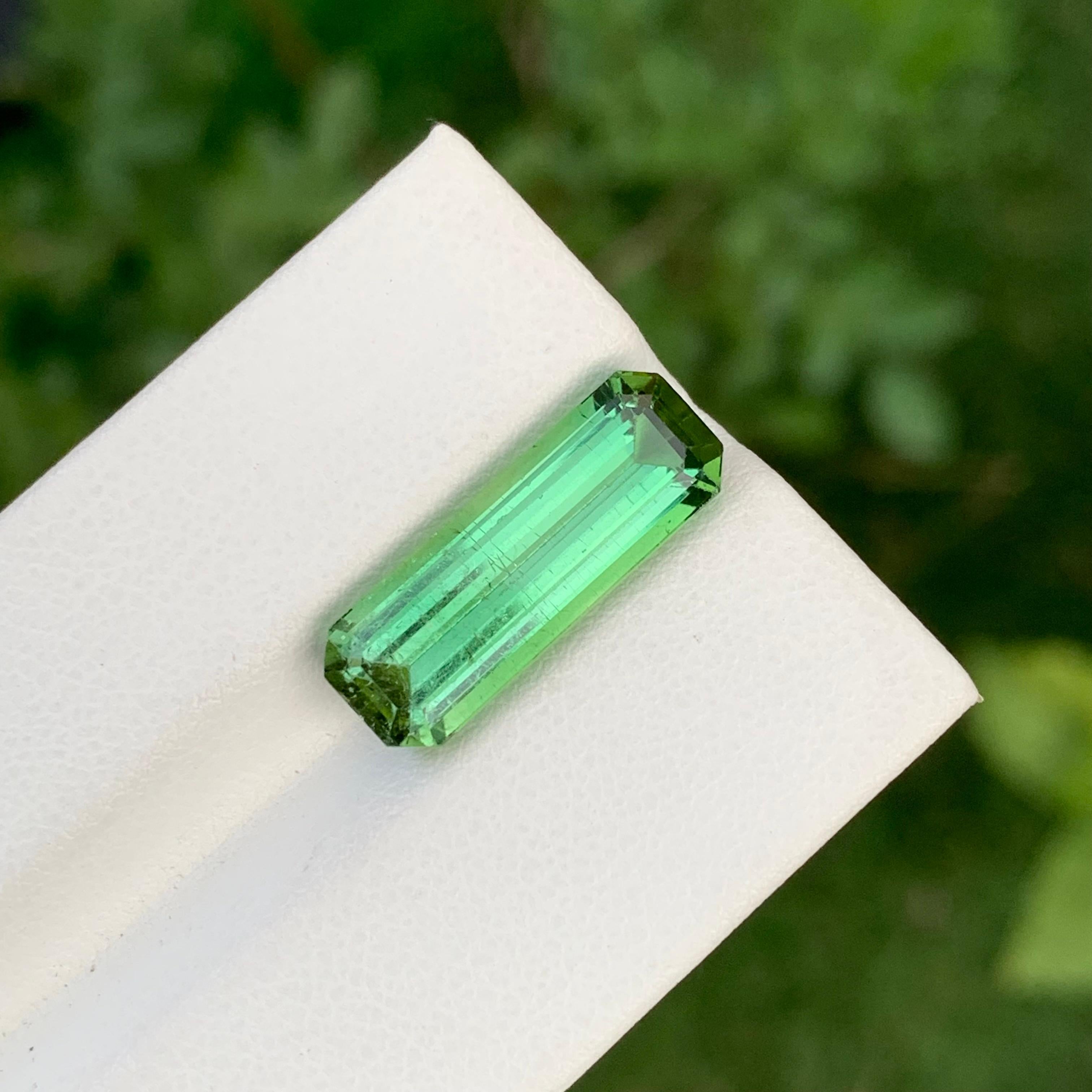 Stunning 7.50 Carats Natural Loose Mint Green Tourmaline long Emerald Shape For Sale 2