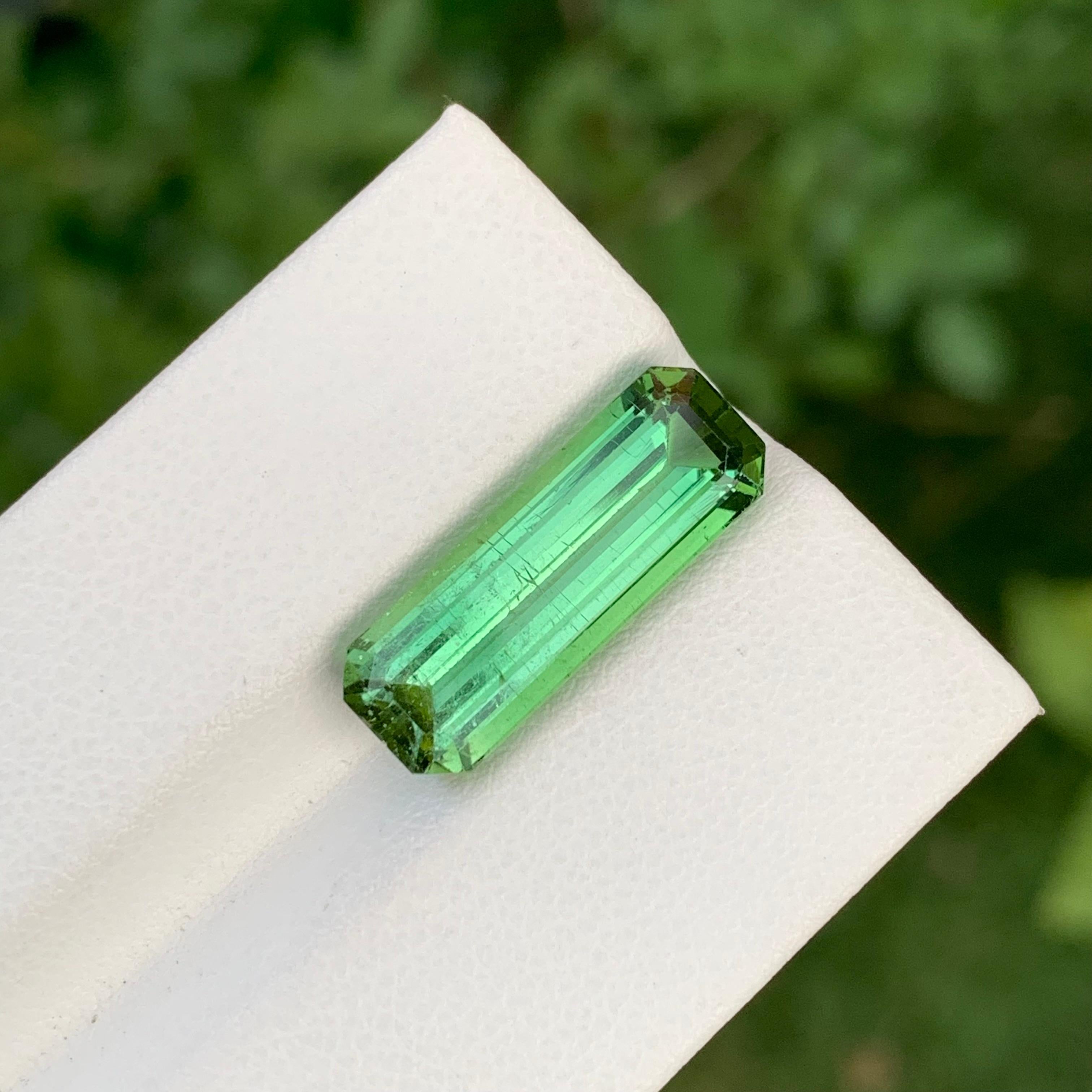 Stunning 7.50 Carats Natural Loose Mint Green Tourmaline long Emerald Shape For Sale 3