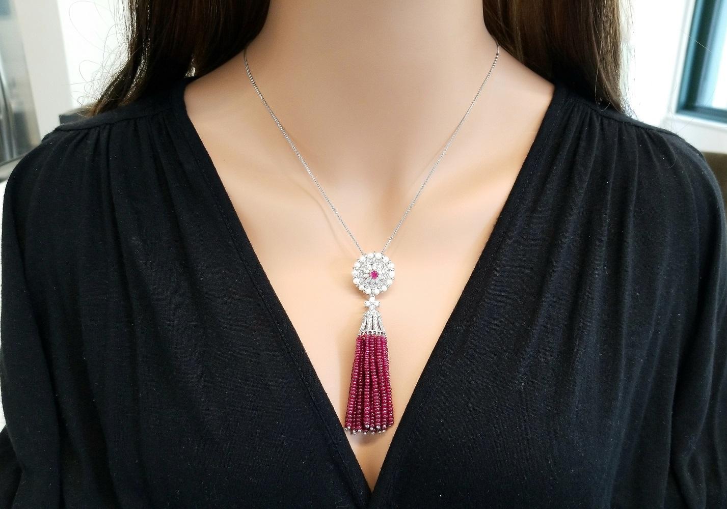 Impresionante Colgante de rubí rojo y diamantes de 75,13 quilates en oro blanco de 18 quilates Sin cortar en venta