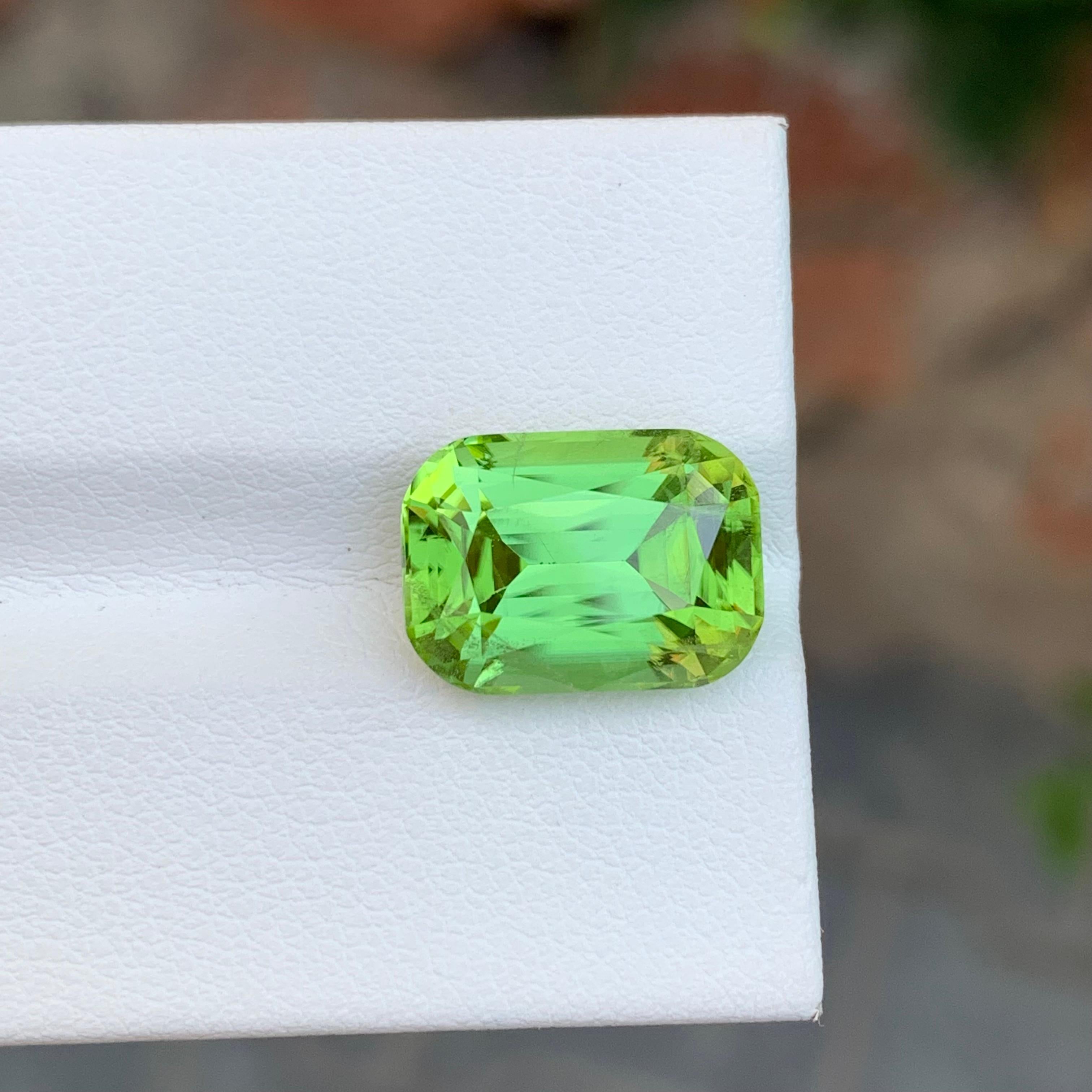 Peridoto suelto

Peso: 7,60 quilates
Dimensiones: 13,1 x 9,5 x 7,4 Mm
Color: Verde
Origen: Valle de Supat, Pakistán
Forma: Cojín
Certificado: A petición
Tratamiento: No

El peridoto, una gema vibrante y lustrosa, ha sido apreciada durante siglos por