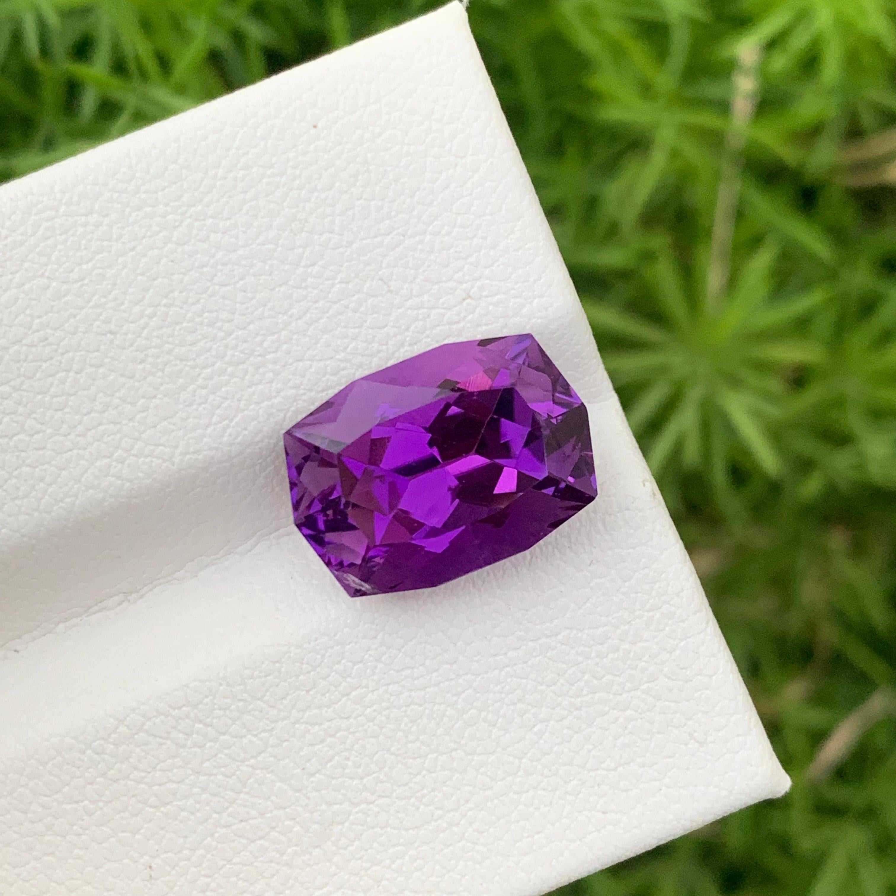 Stunning 7.85 Carats Loose Dark Purple Amethyst Ring Gem from Brazil Mine In New Condition For Sale In Peshawar, PK