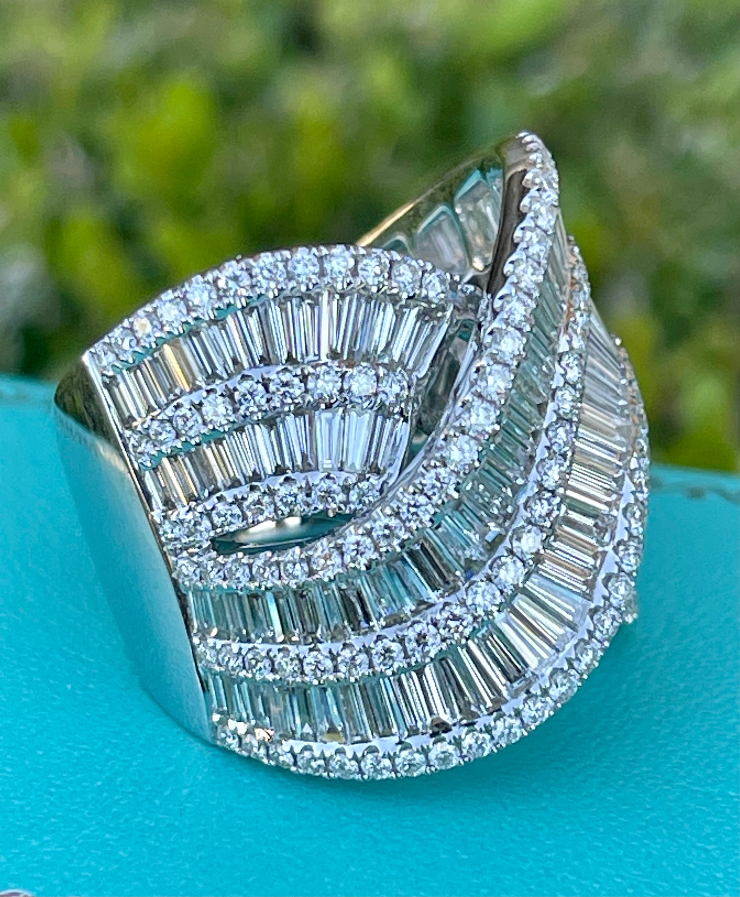 Stunning 8.00 Carat Diamond Four Row X Design Wide 18 Karat White Gold Band Ring In Excellent Condition In Tustin, CA