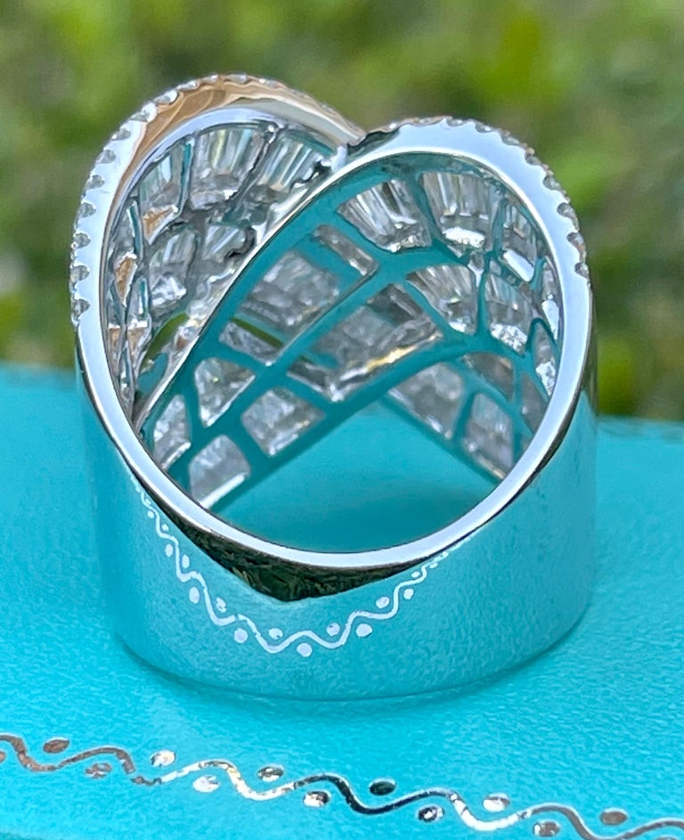 Women's Stunning 8.00 Carat Diamond Four Row X Design Wide 18 Karat White Gold Band Ring For Sale