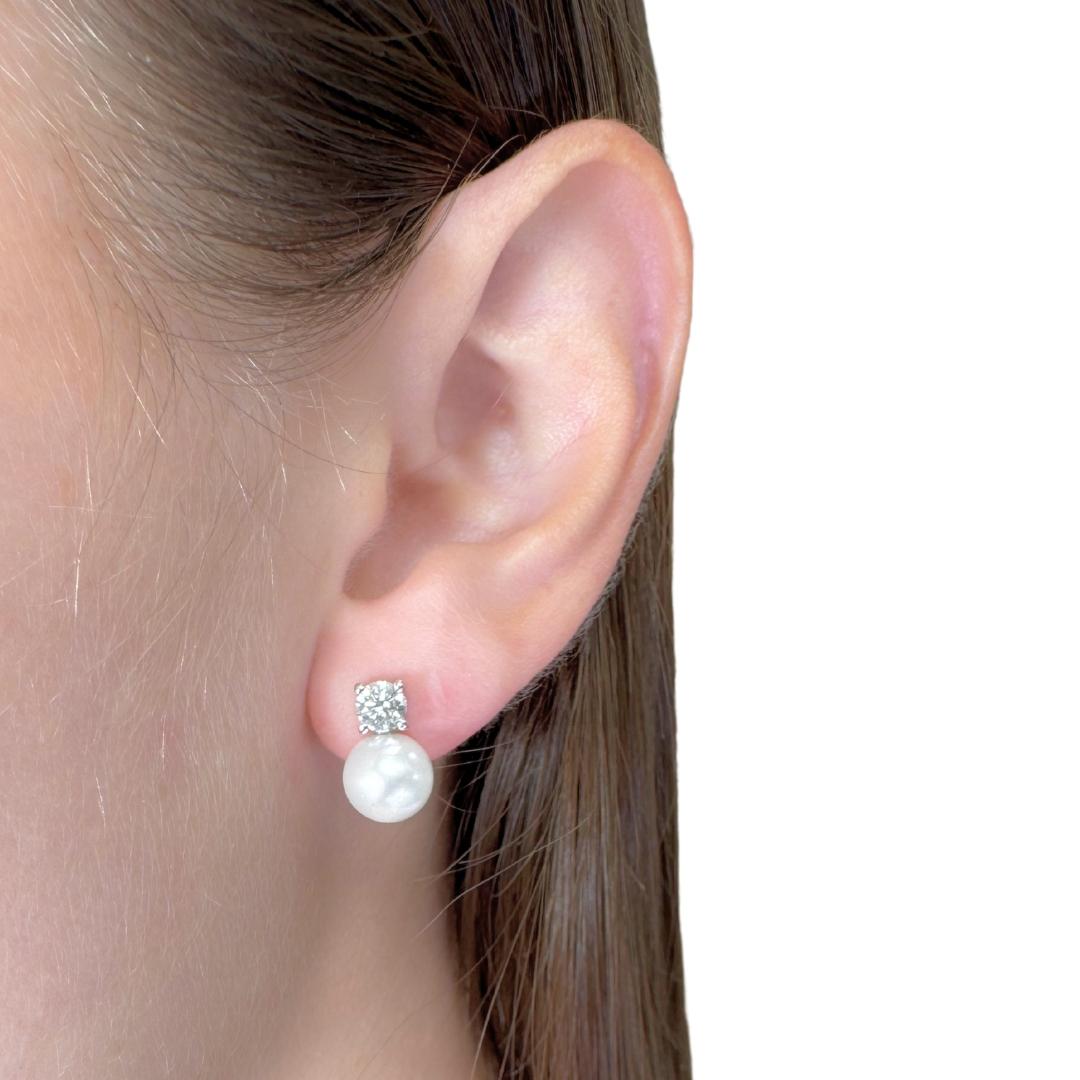 Stunning 8.87ct Fresh Water Cultured Pearls and Diamonds Earrings in 18k White Gold - IGI Certified

Timeless elegance meets refined sparkle in these stunning 18K white gold earrings. Featuring two luminous 8mm white freshwater cultured pearls with