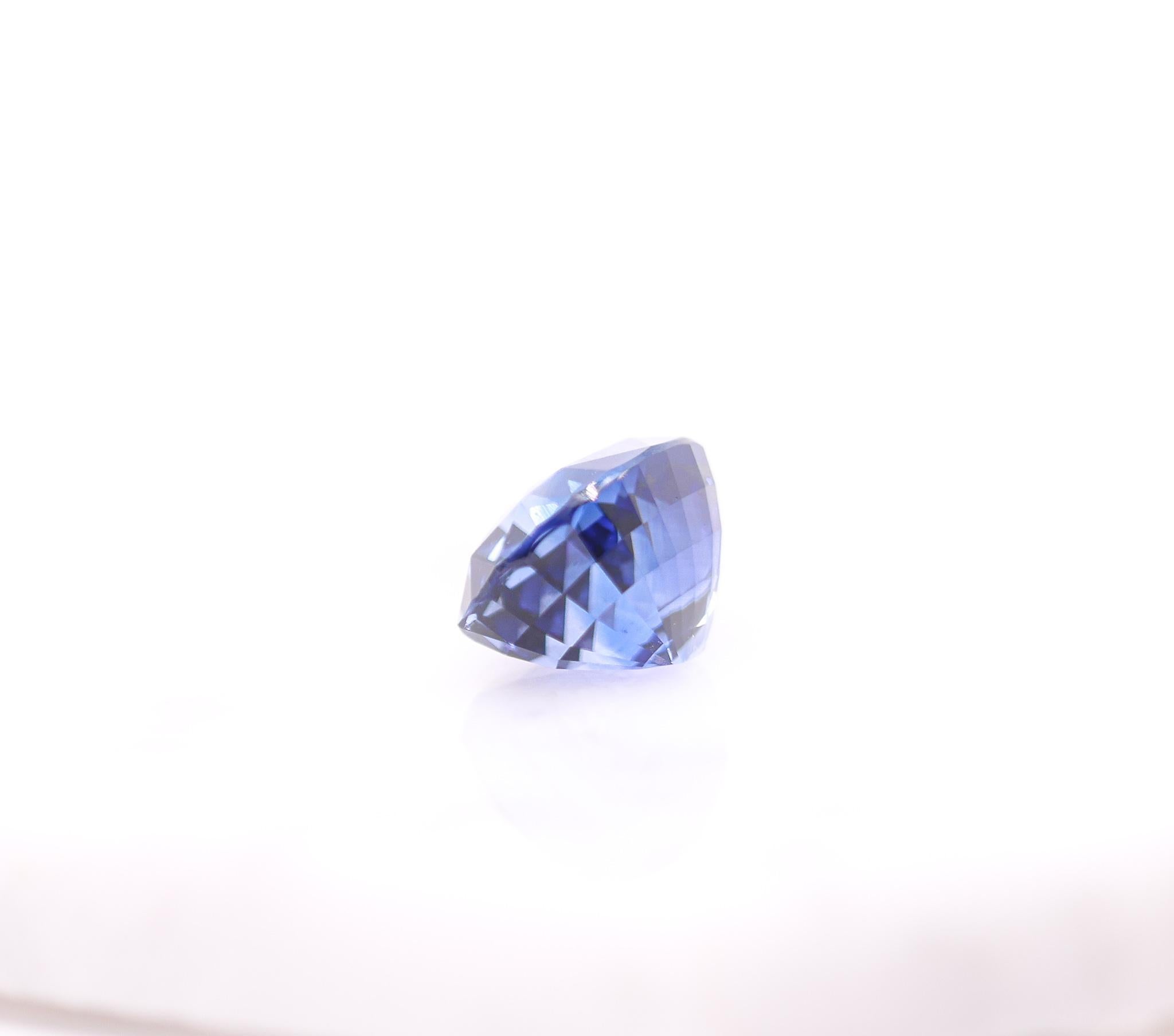 Superbe saphir bleu de 9 carats taille coussin 12x9.5mm Pour femmes en vente