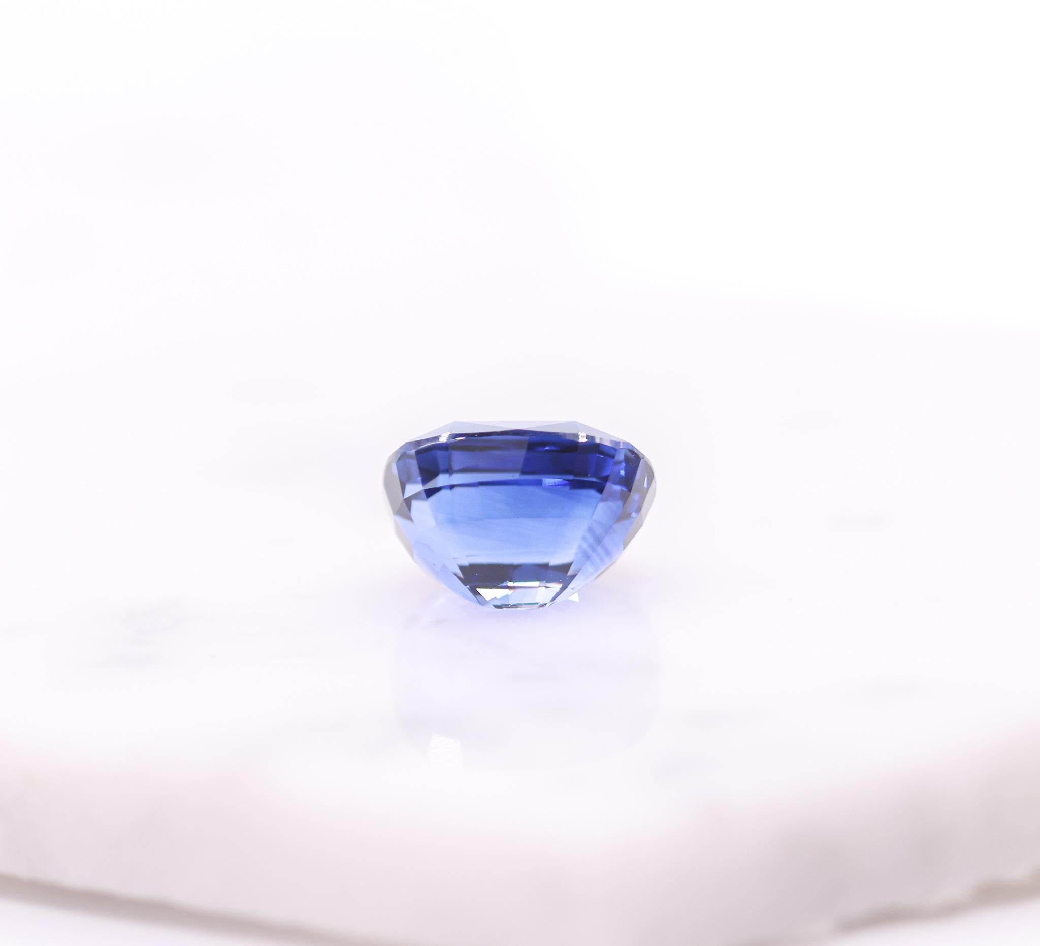 Superbe saphir bleu de 9 carats taille coussin 12x9.5mm en vente 1