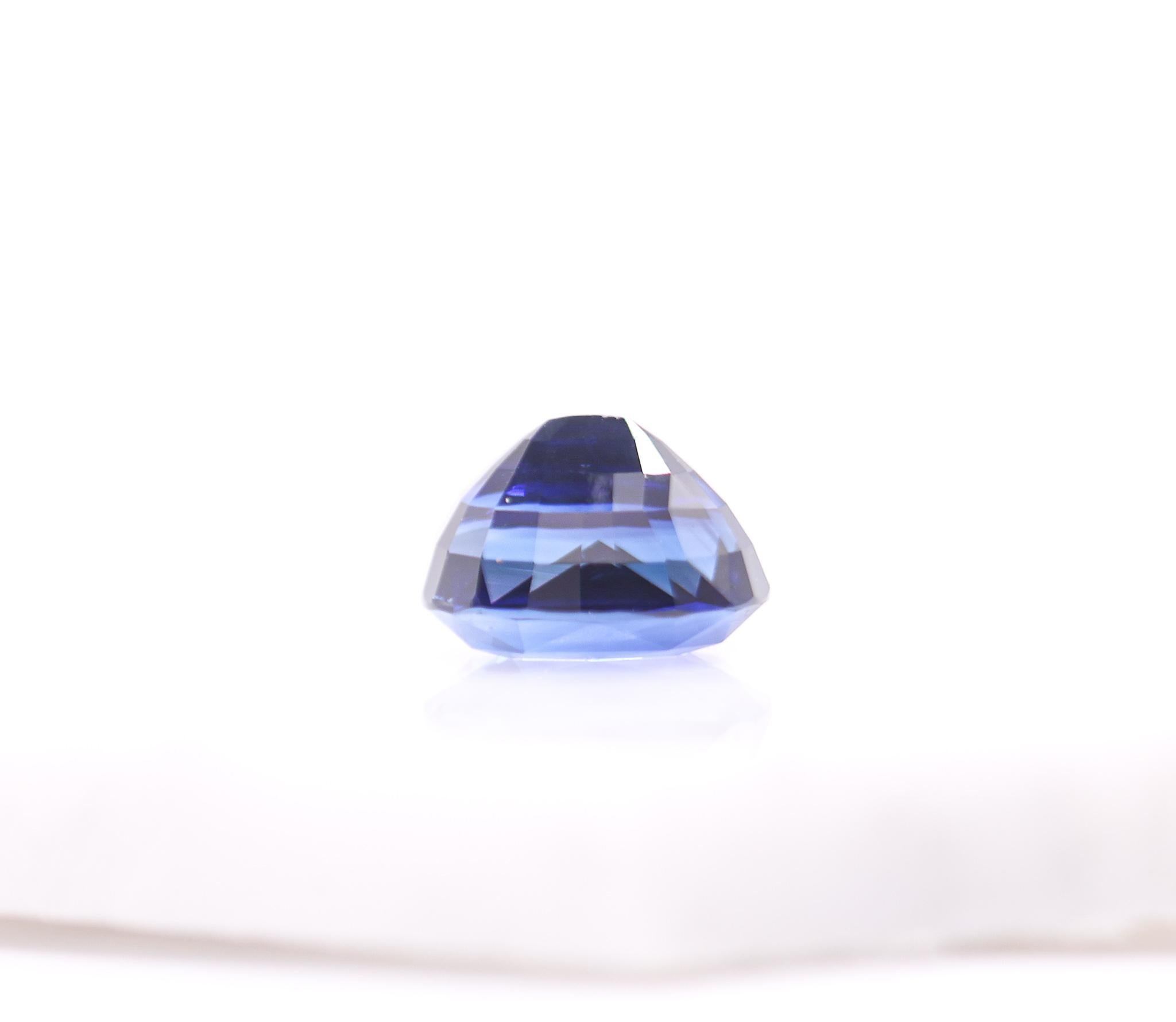 Superbe saphir bleu de 9 carats taille coussin 12x9.5mm en vente 2