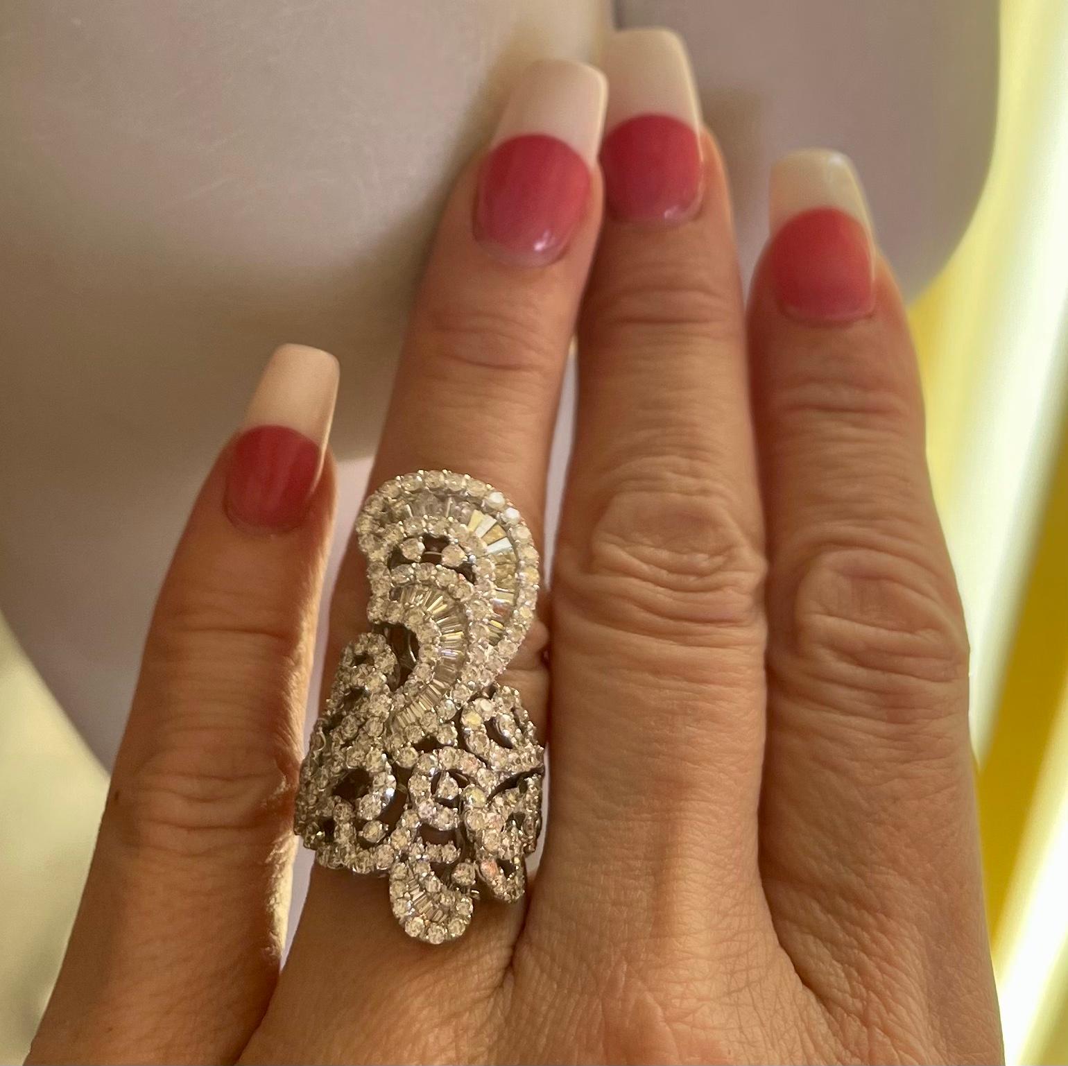 Stunning 9 Carat Diamond Swirling Arabesque Motif 18K White Gold Cocktail Ring In Excellent Condition In Tustin, CA