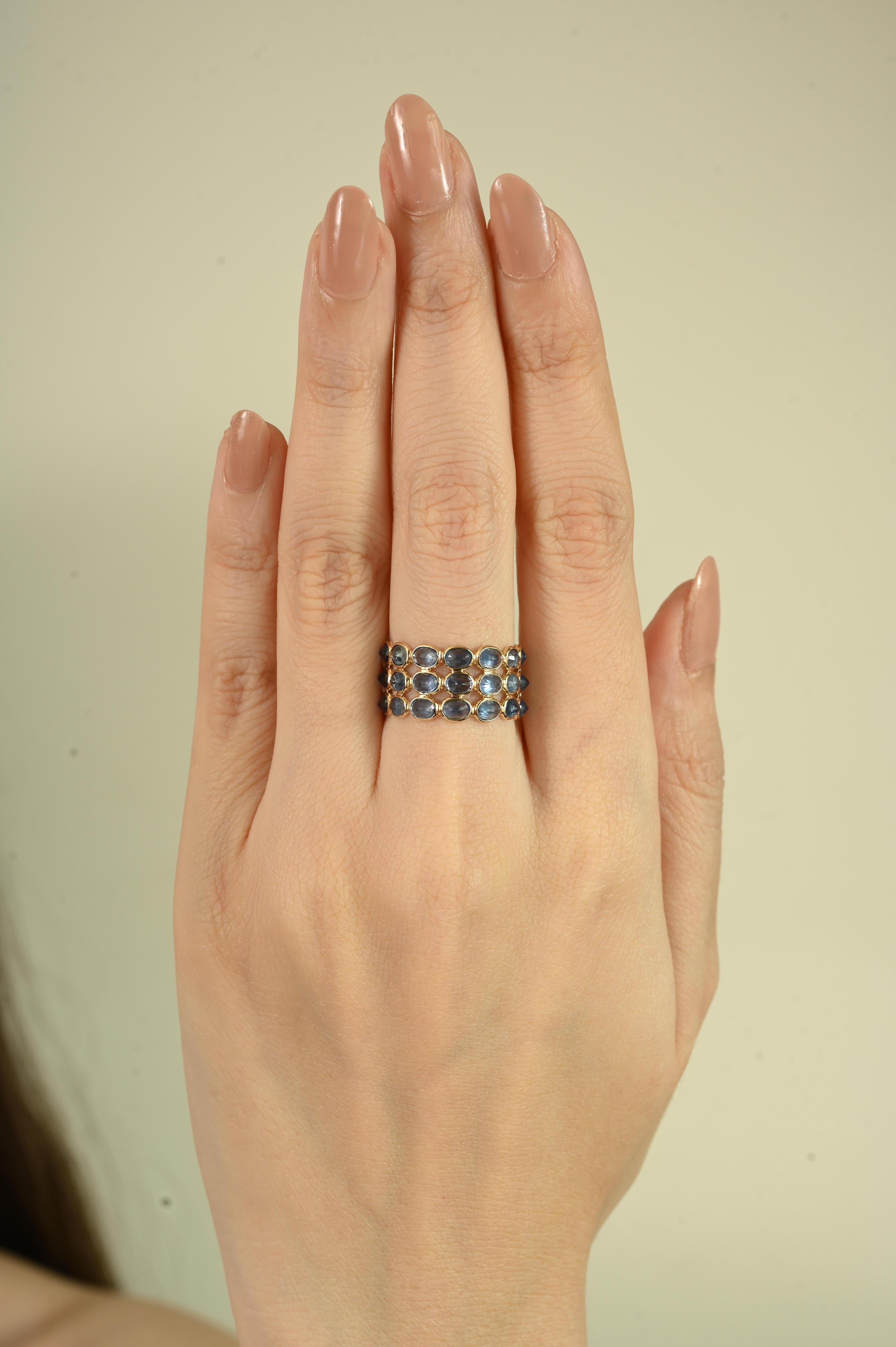 Im Angebot: Atemberaubende 9.54Ct natürlichen blauen Saphir Triple Row Wide Band Ring 14K Gelbgold () 2