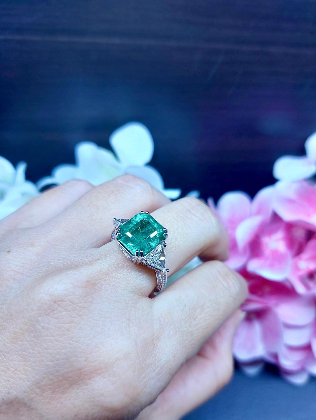  GIA - AIG  Certified 7.36 Carat Zambian Emerald  2.20 Ct Diamonds 18K Gold Ring For Sale 3