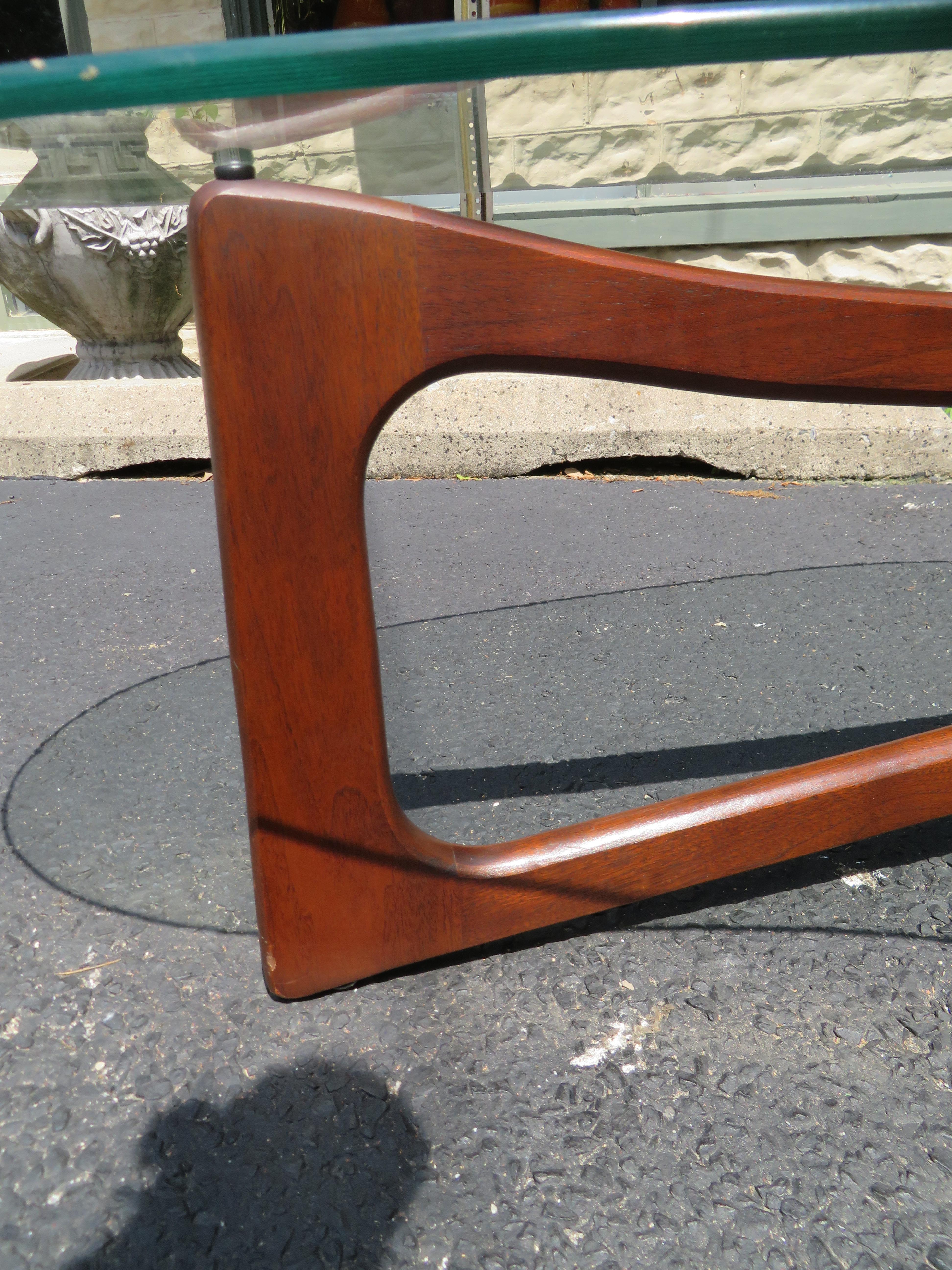 Stunning Adrian Pearsall Sculptural Walnut Kidney Shaped Dogbone Coffee Table In Good Condition In Pemberton, NJ