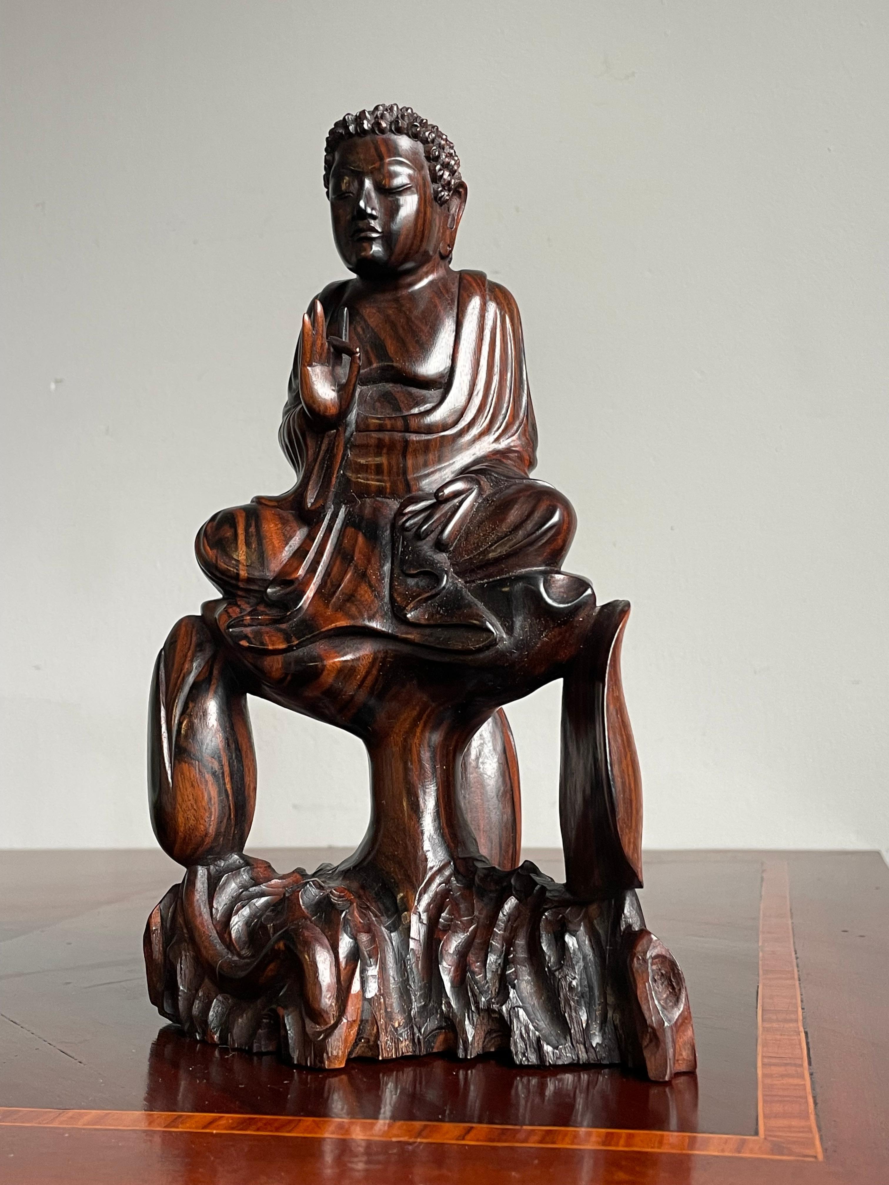 Superbe sculpture de Bouddha assis sur lotus Amida sculptée à la main de Coromandel en vente 5