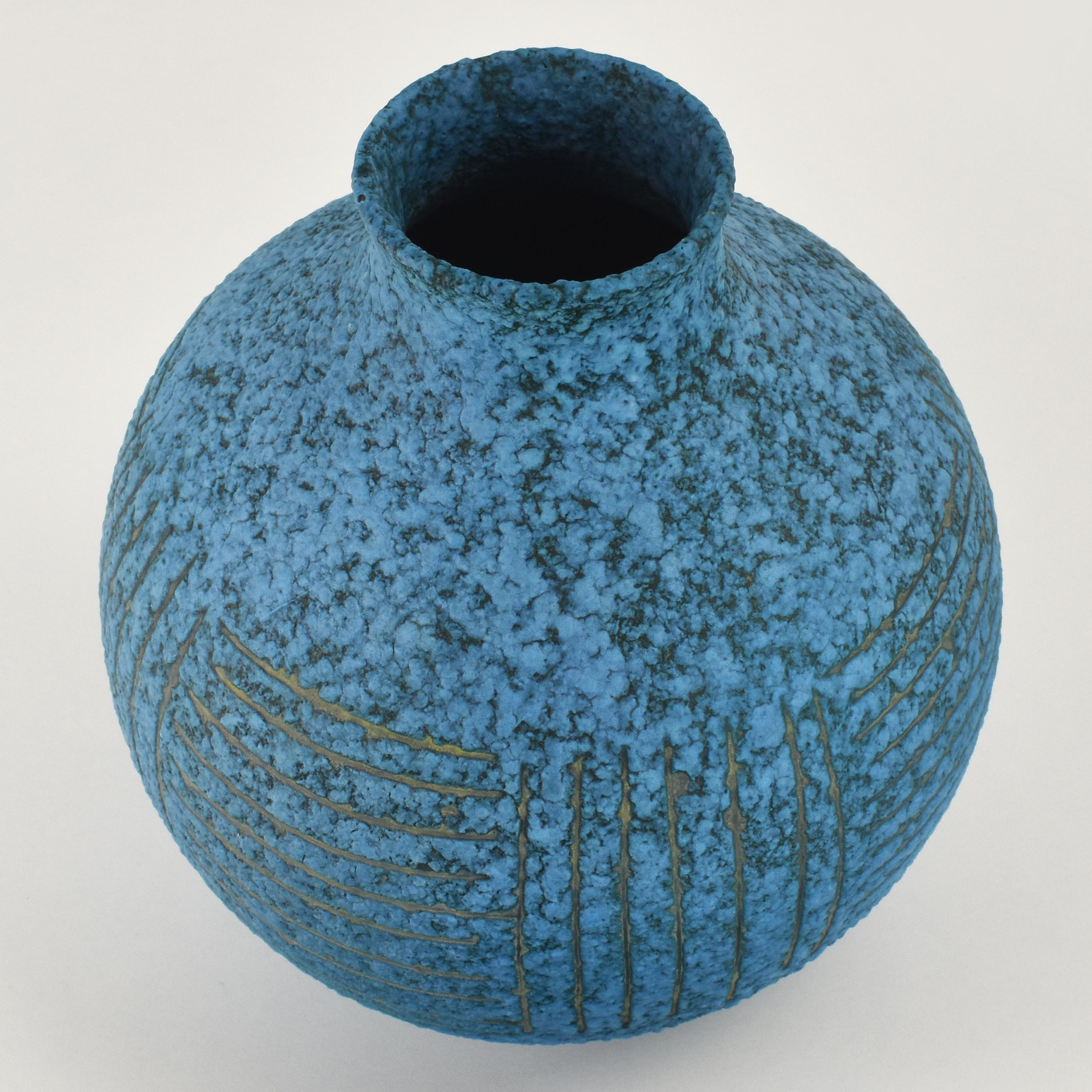 Italian Stunning Alvino Bagni Sgaffito Vase Turquoise Fat Lava Pottery Vase Raymor For Sale