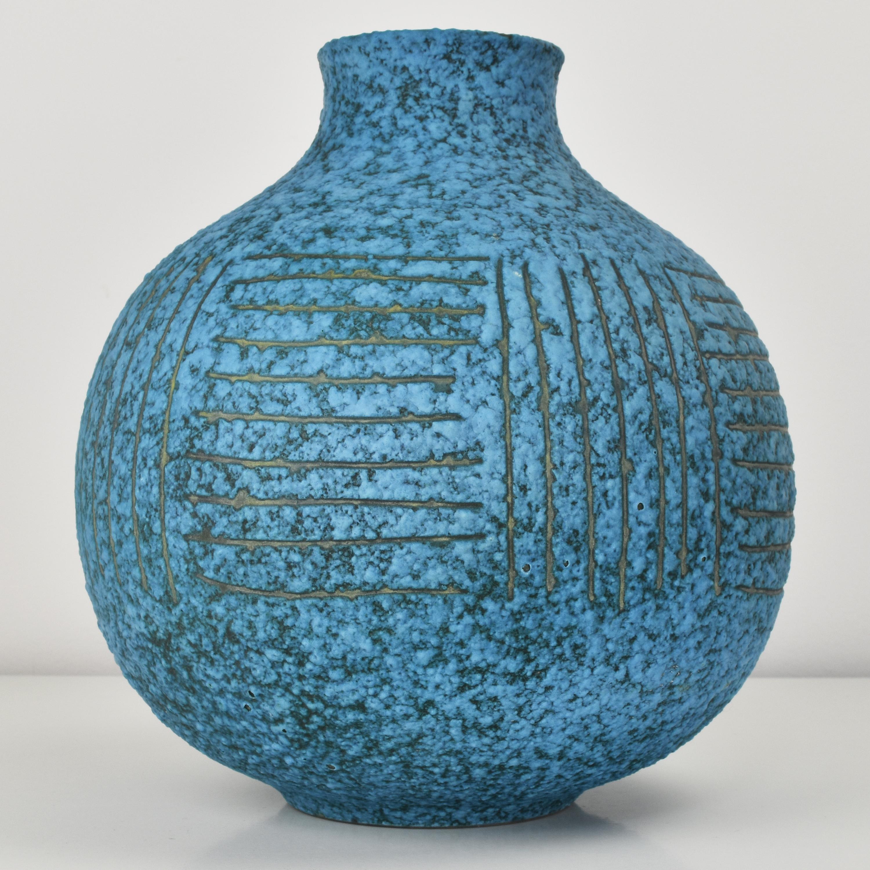 Mid-20th Century Stunning Alvino Bagni Sgaffito Vase Turquoise Fat Lava Pottery Vase Raymor For Sale